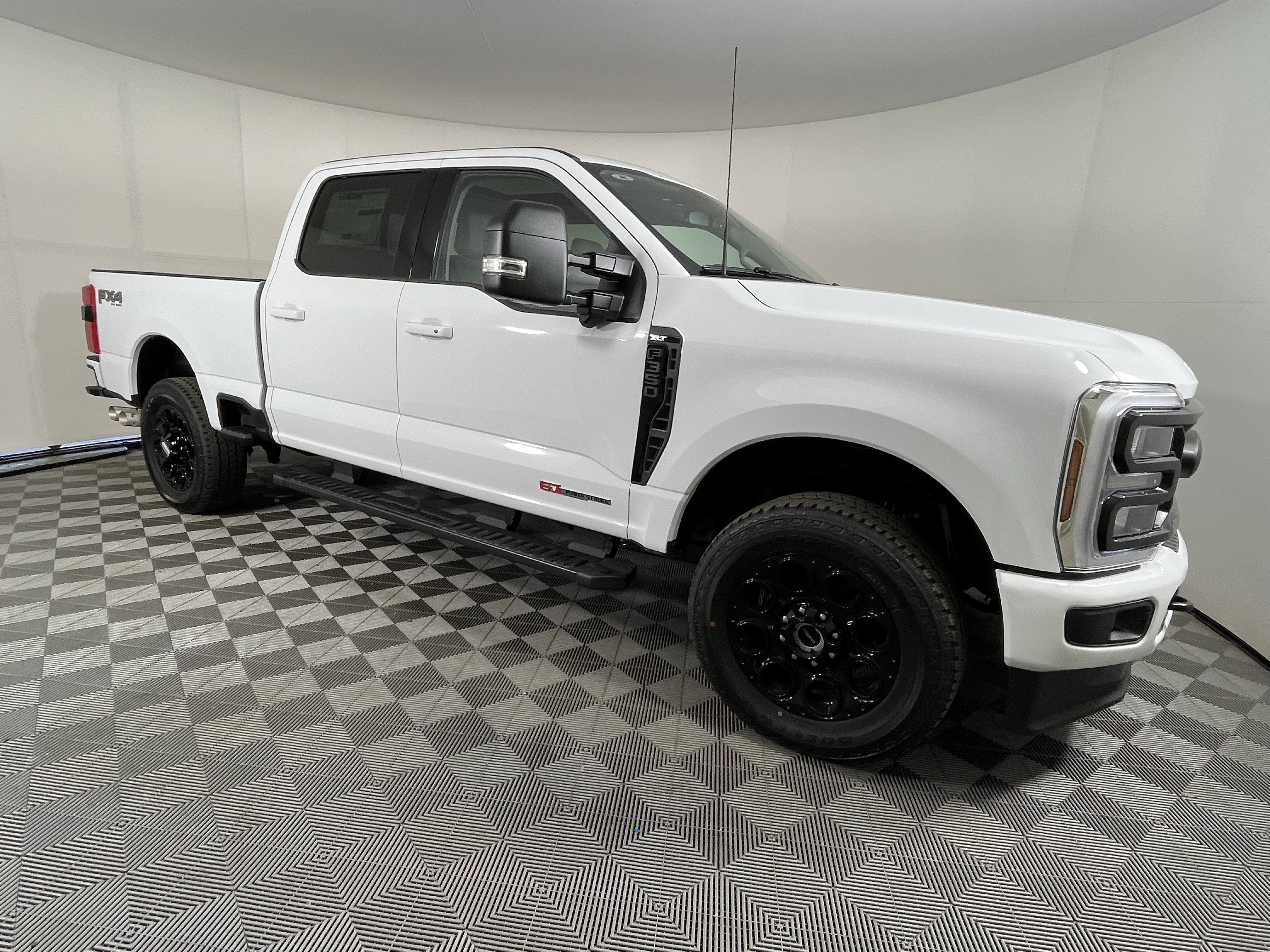 2026 Ford Super Duty F-350 SRW XLT 4WD Crew Cab 6.75' Box
