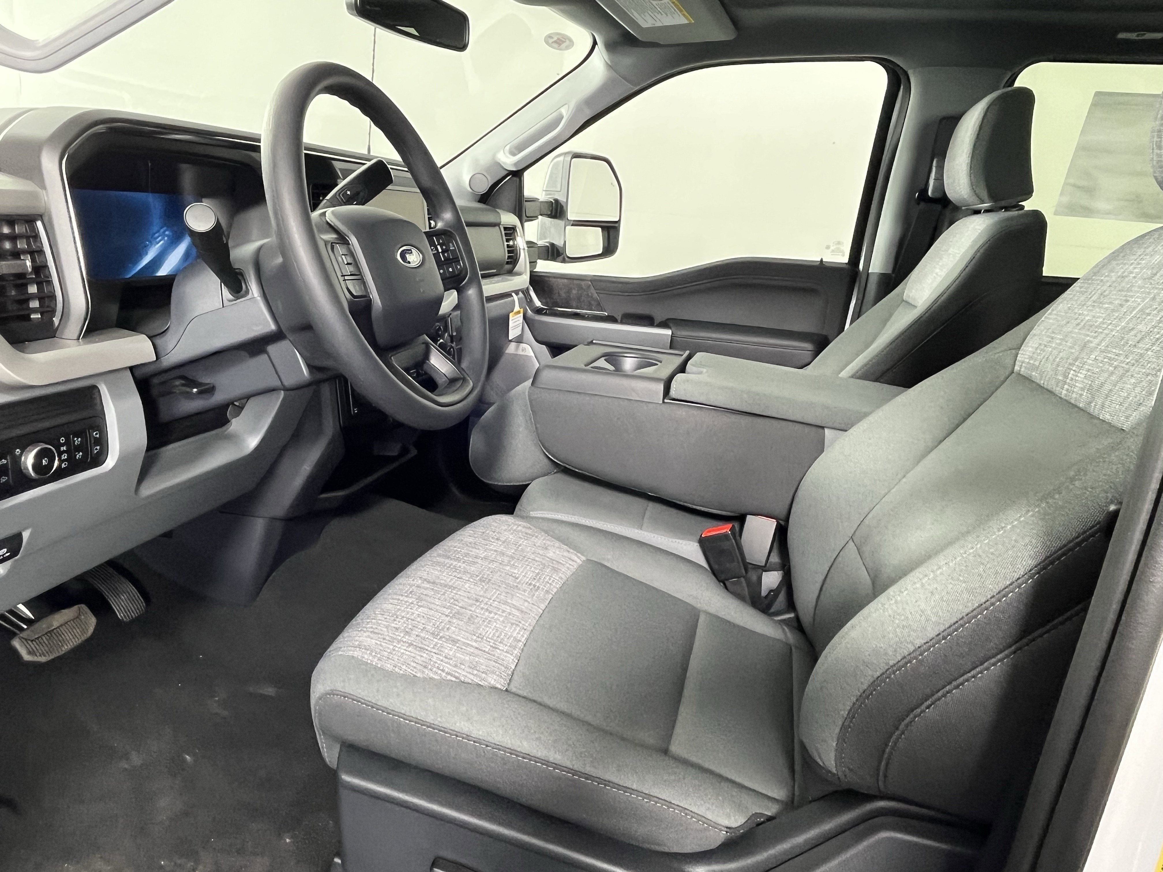 2026 Ford Super Duty F-350 SRW XLT 4WD Crew Cab 6.75' Box