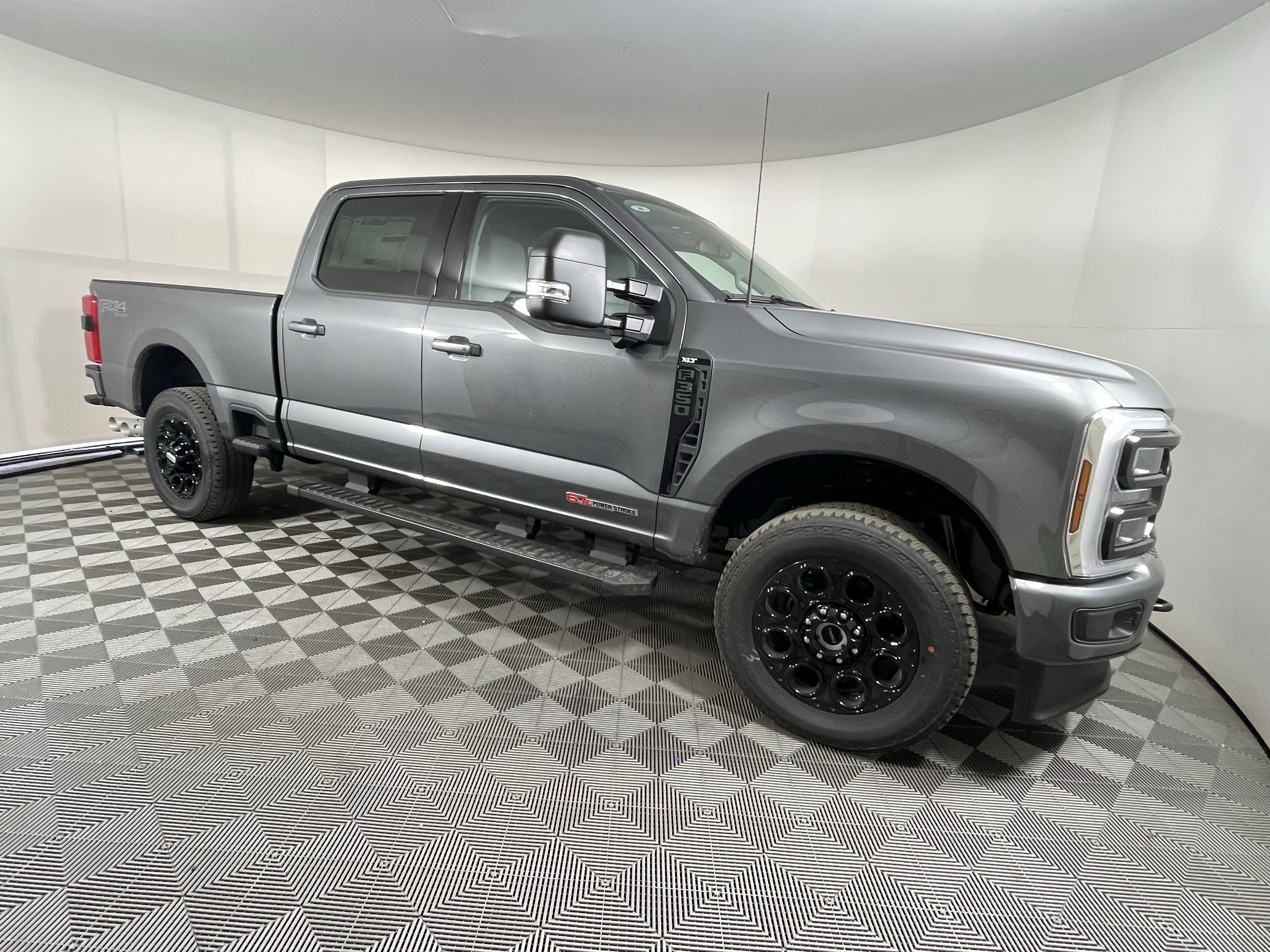 2026 Ford Super Duty F-350 SRW XLT 4WD Crew Cab 6.75' Box