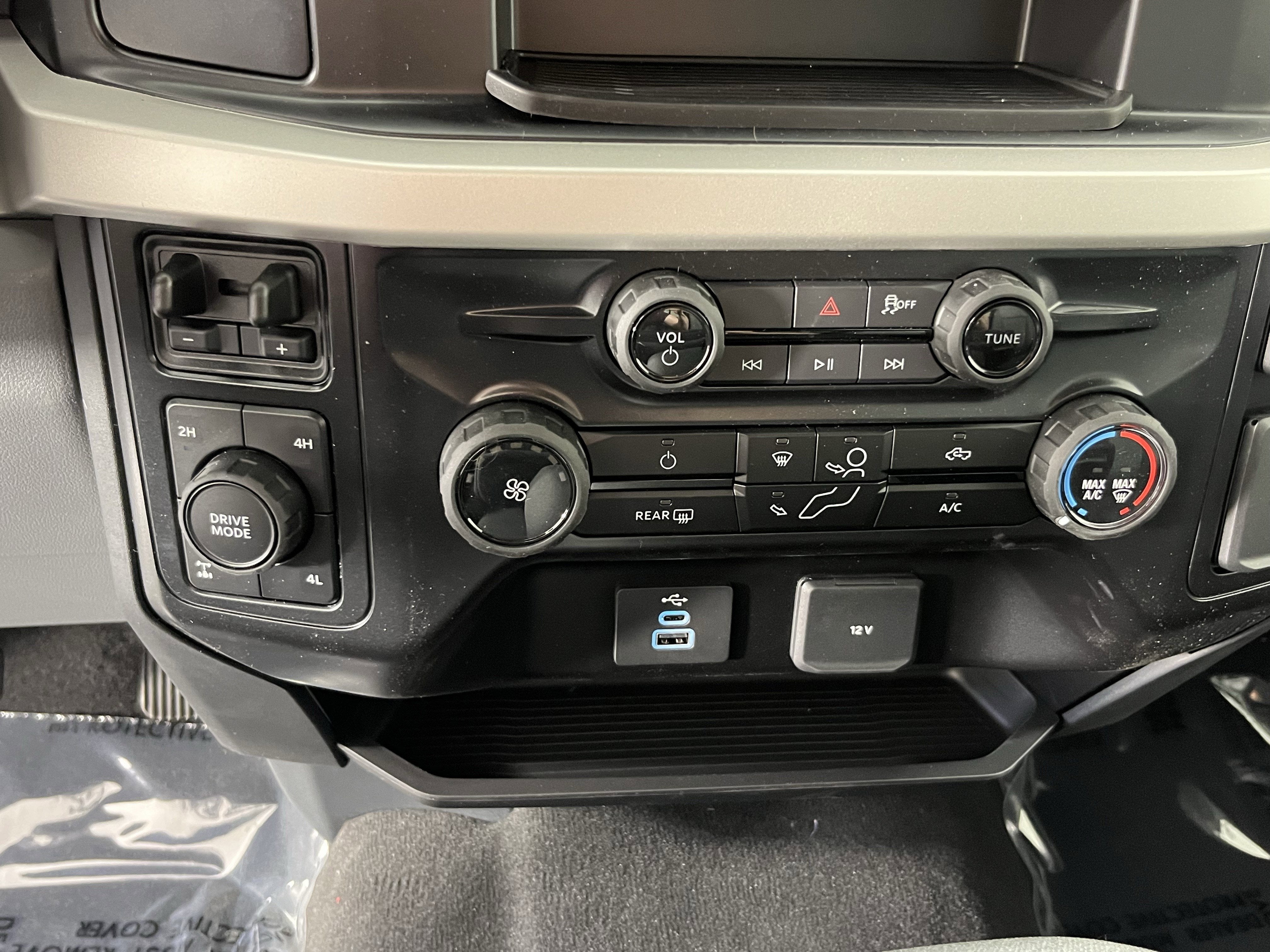 2026 Ford Super Duty F-350 SRW XLT 4WD Crew Cab 8' Box