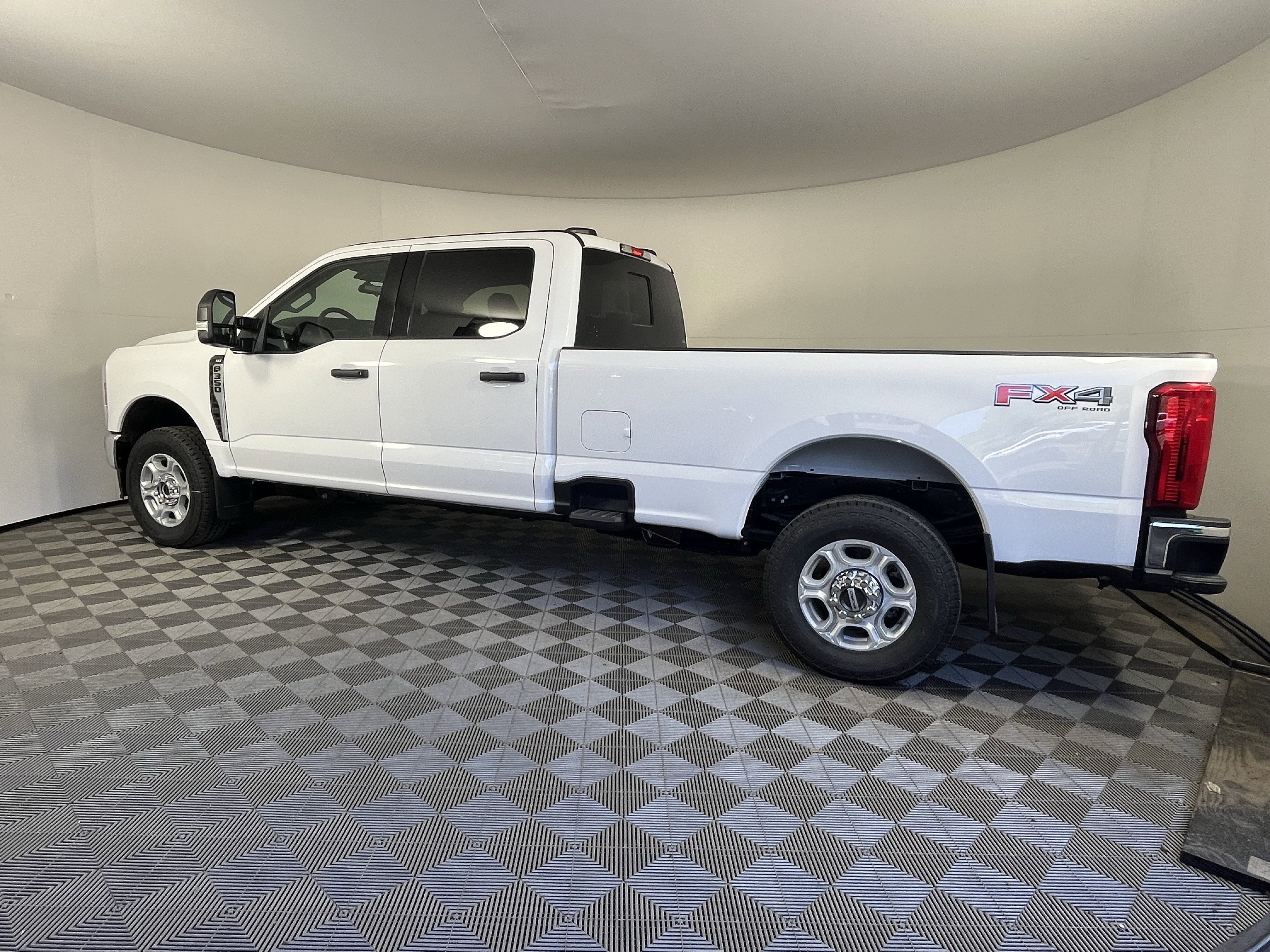 2026 Ford Super Duty F-350 SRW XLT 4WD Crew Cab 8' Box