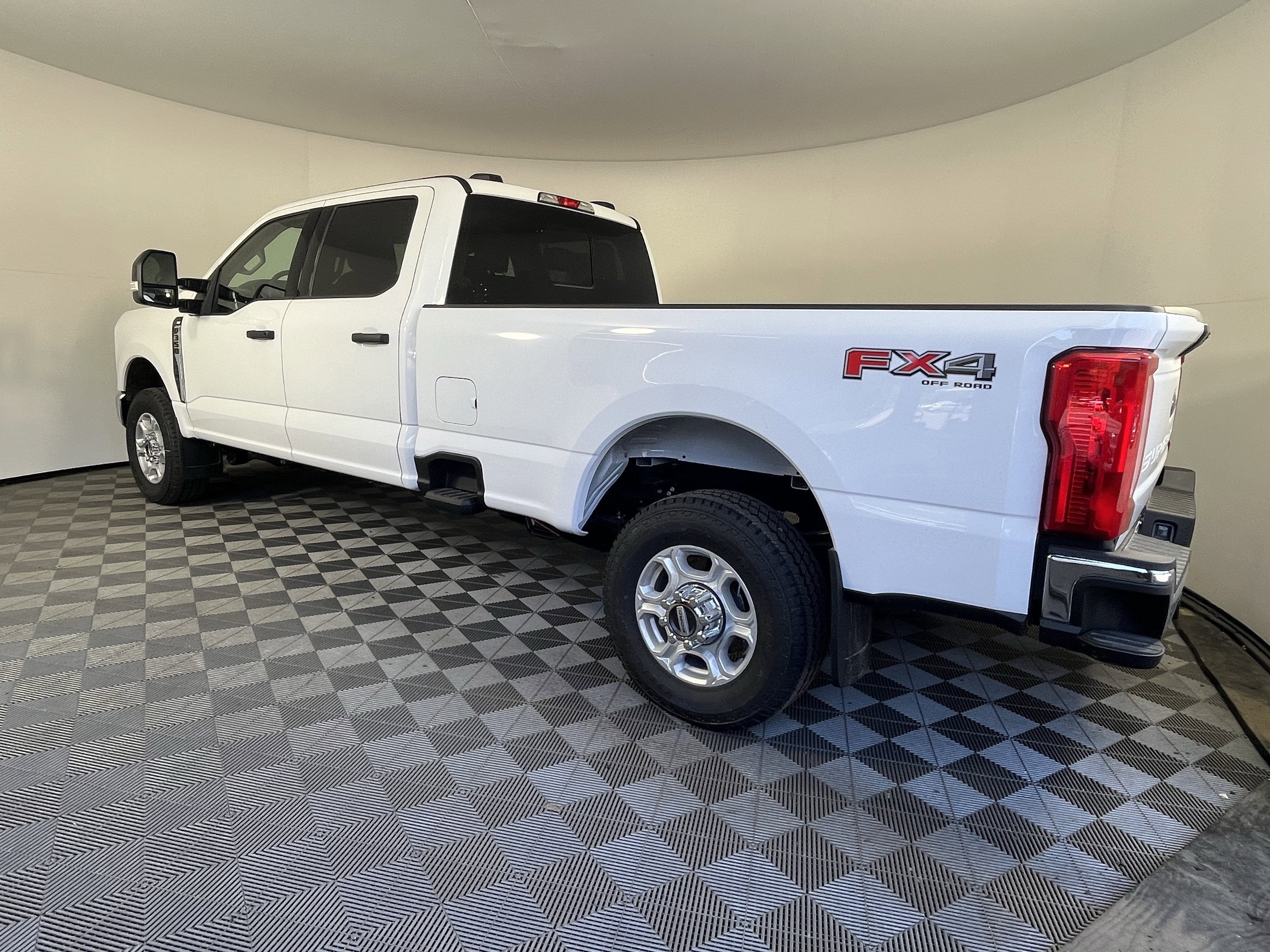 2026 Ford Super Duty F-350 SRW XLT 4WD Crew Cab 8' Box