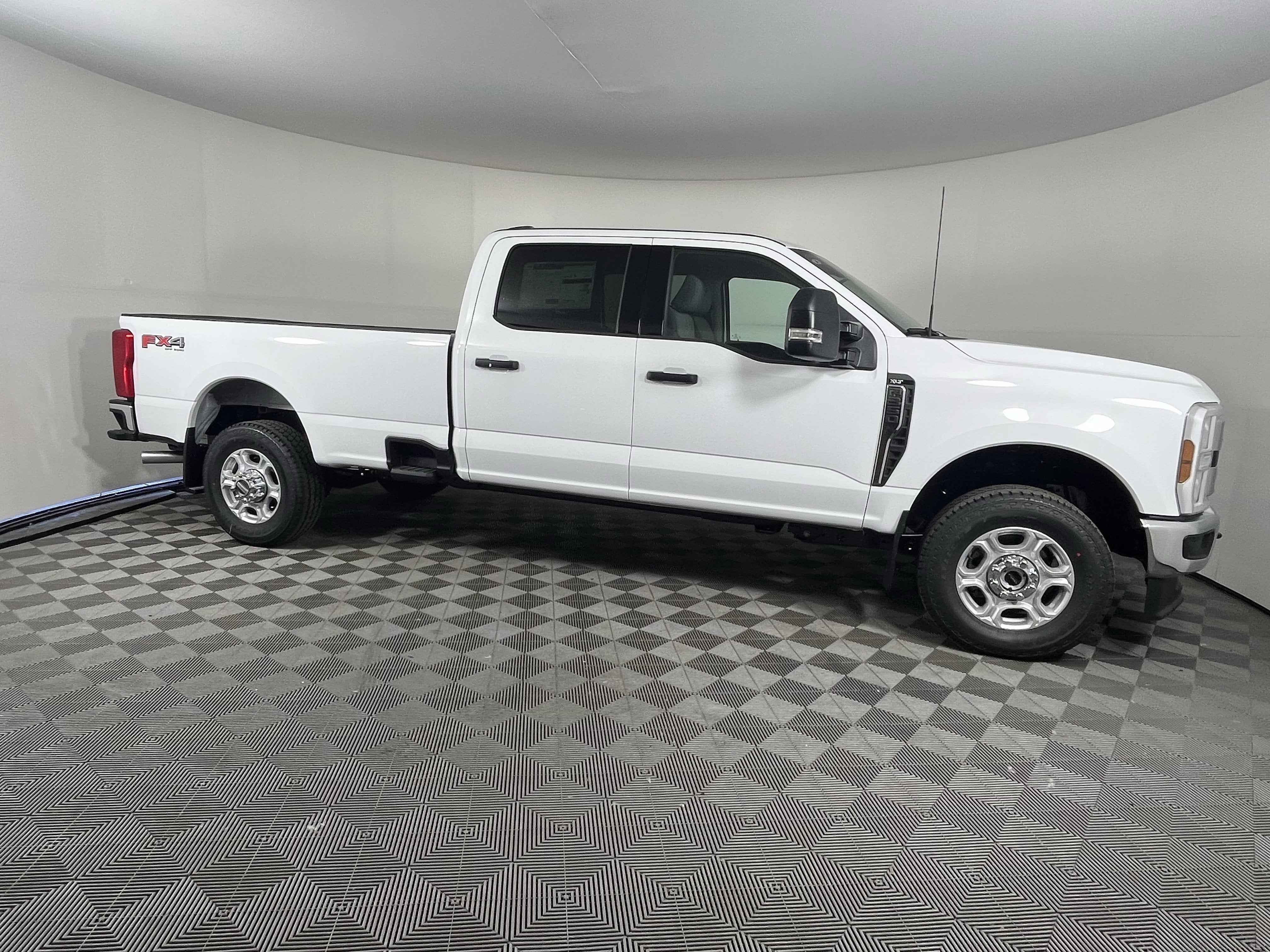 2026 Ford Super Duty F-350 SRW XLT 4WD Crew Cab 8' Box