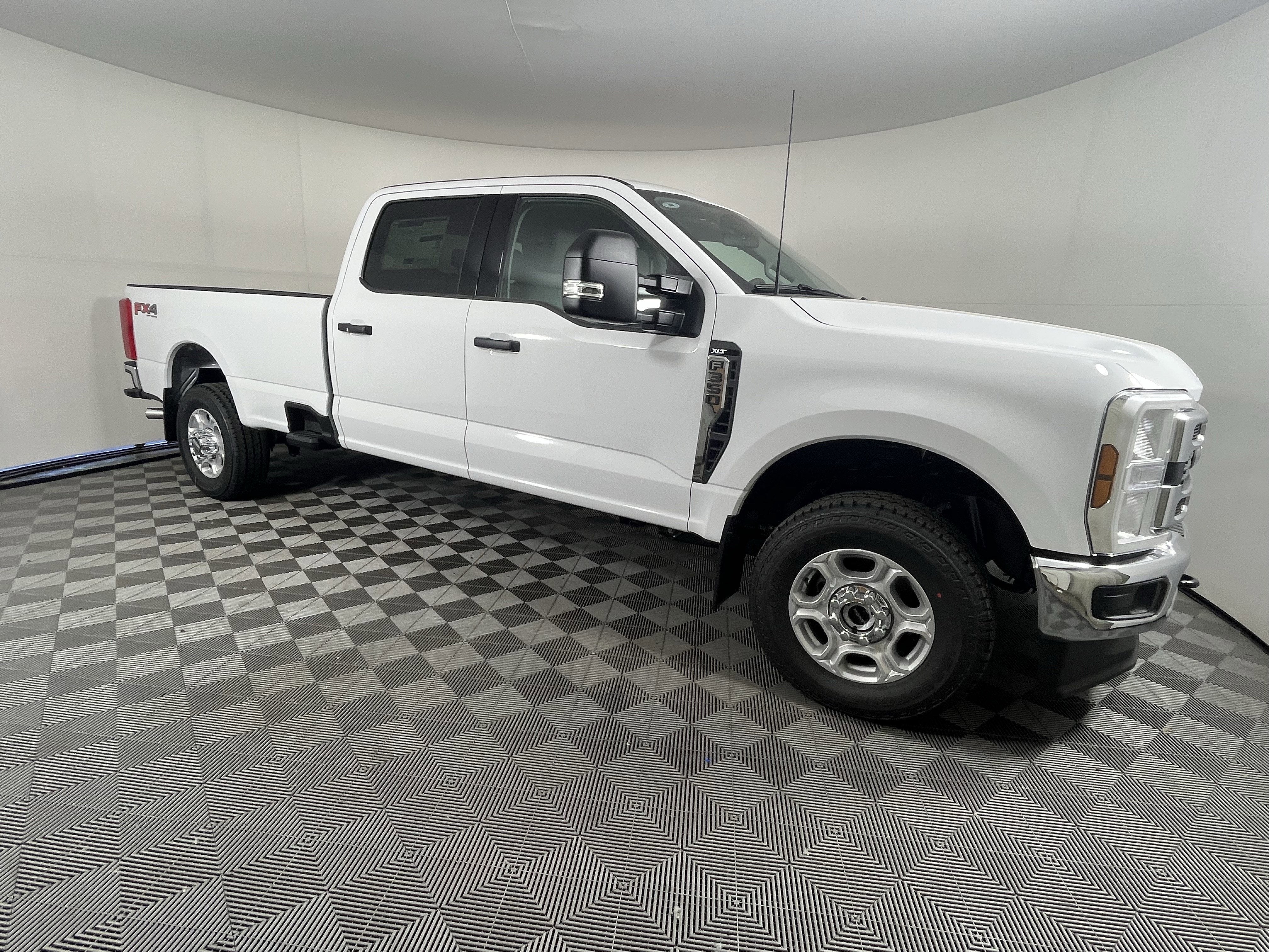 2026 Ford Super Duty F-350 SRW XLT 4WD Crew Cab 8' Box