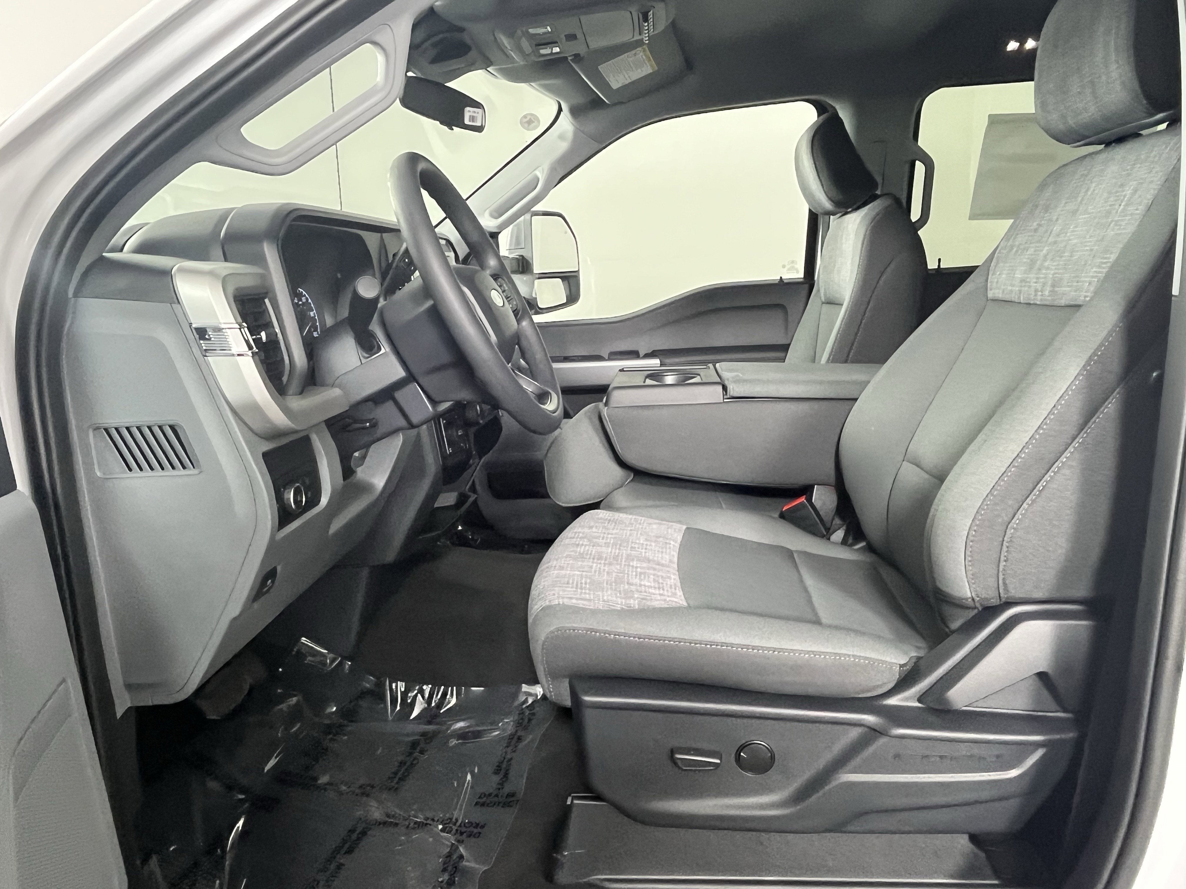 2026 Ford Super Duty F-350 SRW XLT 4WD Crew Cab 8' Box