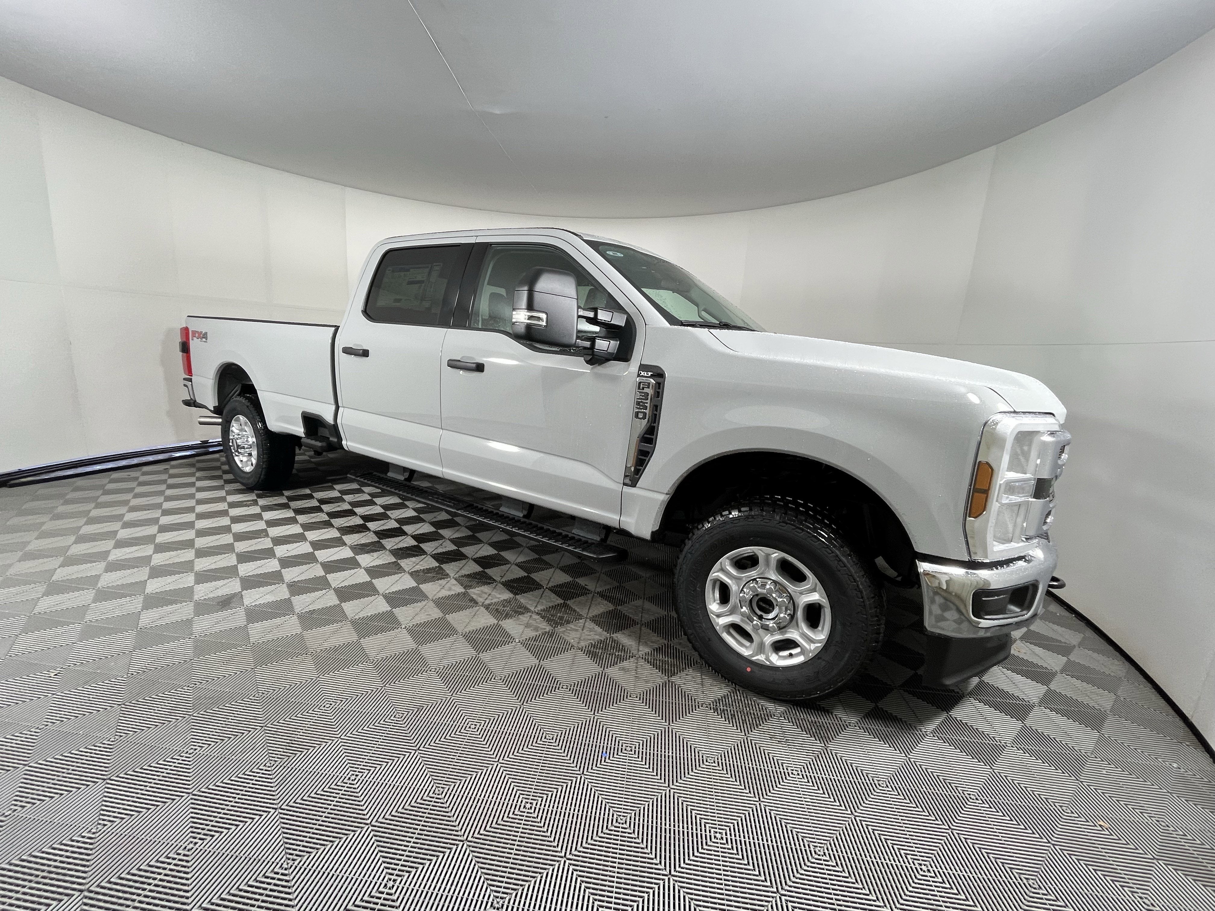 2026 Ford Super Duty F-350 SRW XLT 4WD Crew Cab 6.75' Box