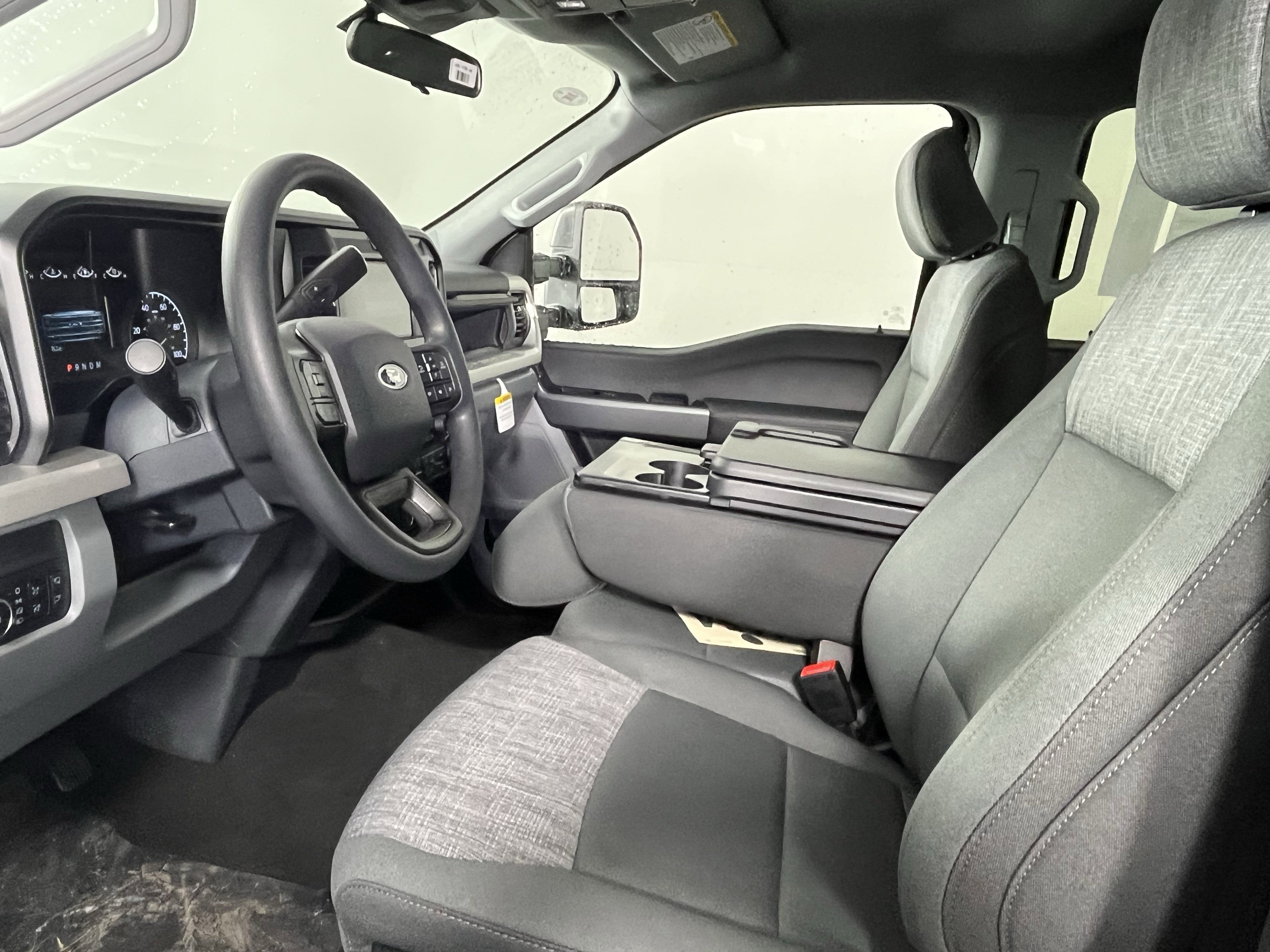 2026 Ford Super Duty F-350 SRW XLT 4WD Crew Cab 6.75' Box