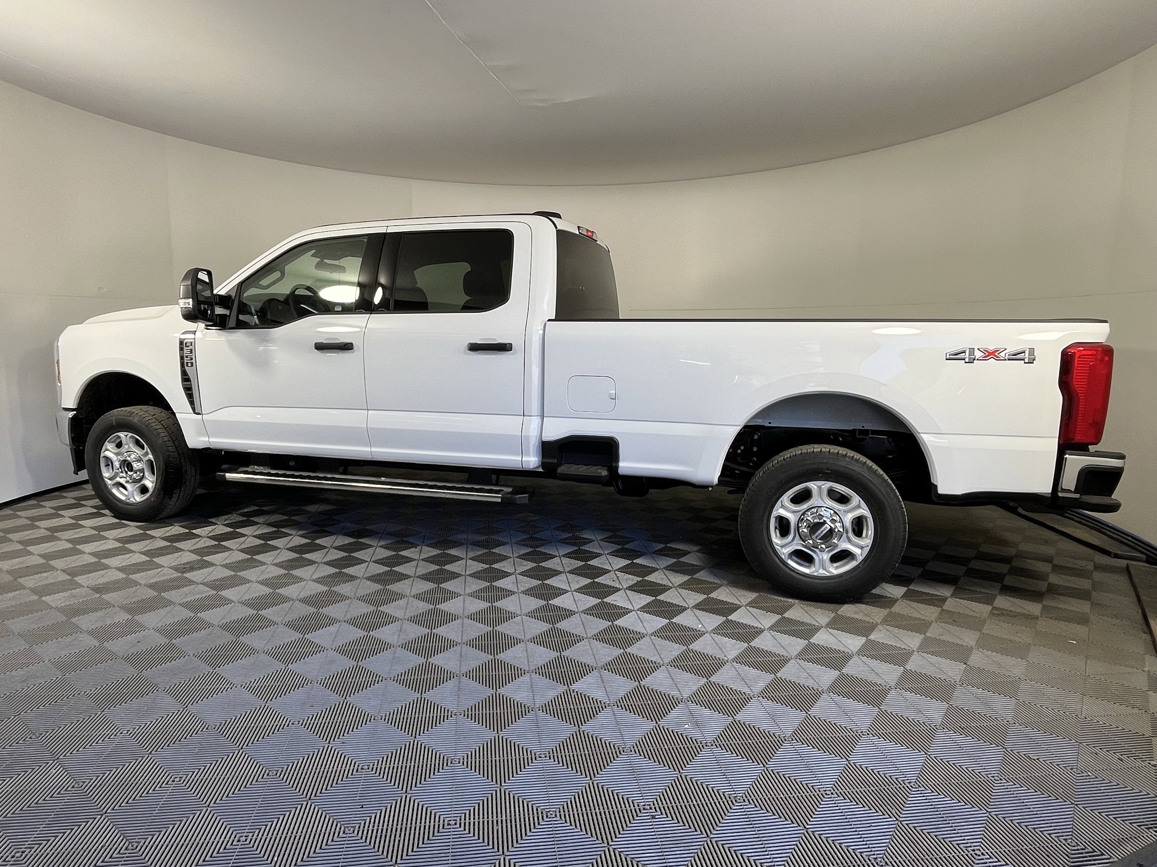2026 Ford Super Duty F-350 SRW XLT 4WD Crew Cab 6.75' Box