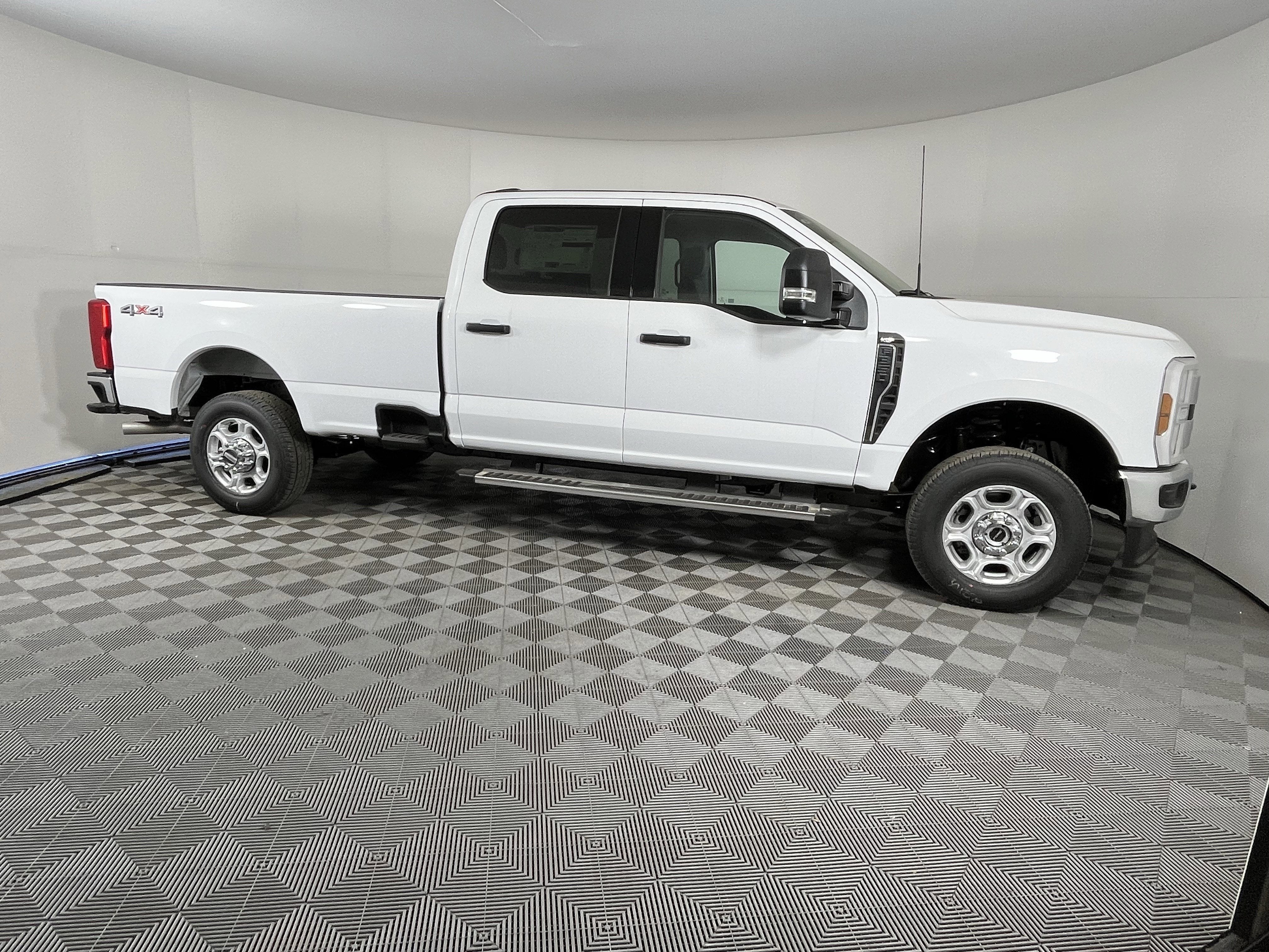 2026 Ford Super Duty F-350 SRW XLT 4WD Crew Cab 6.75' Box