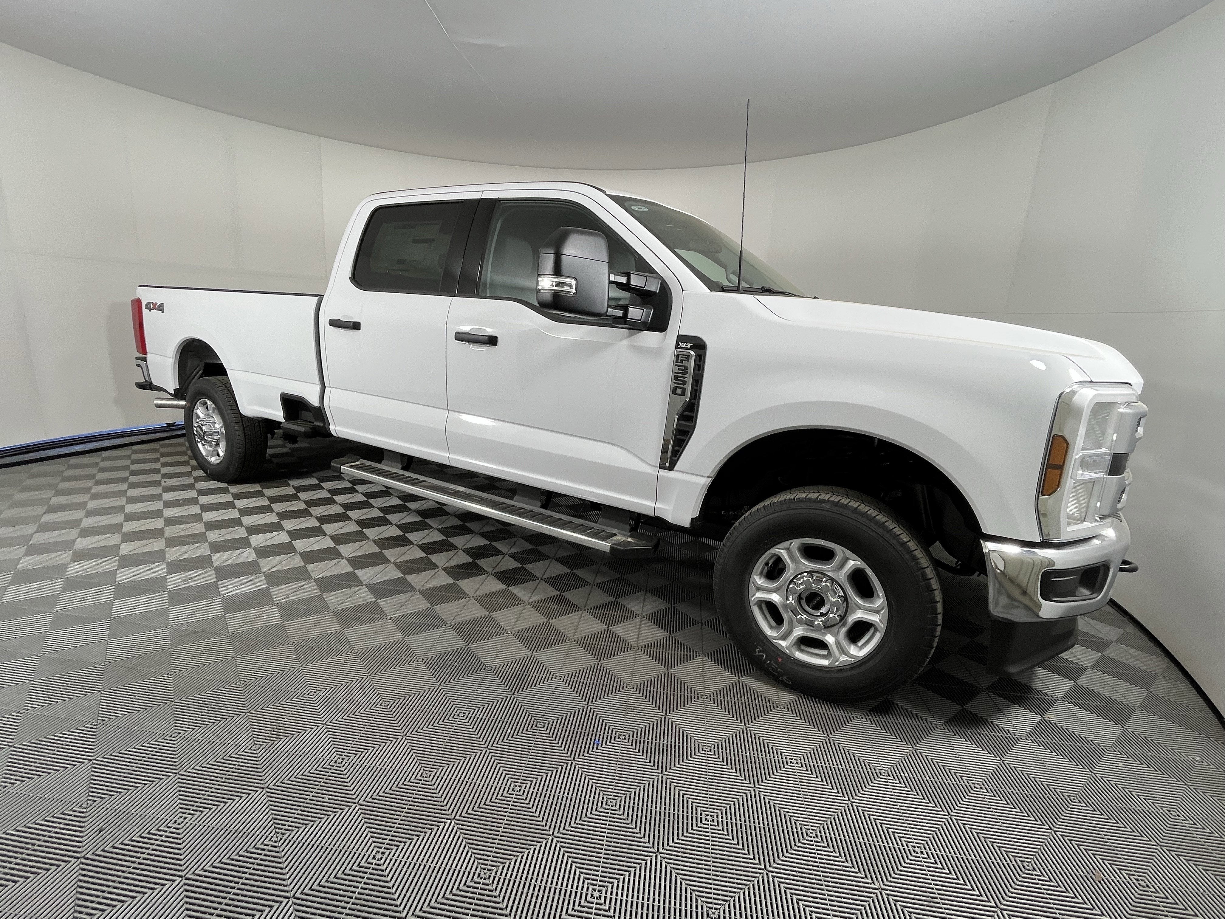 2026 Ford Super Duty F-350 SRW XLT 4WD Crew Cab 6.75' Box