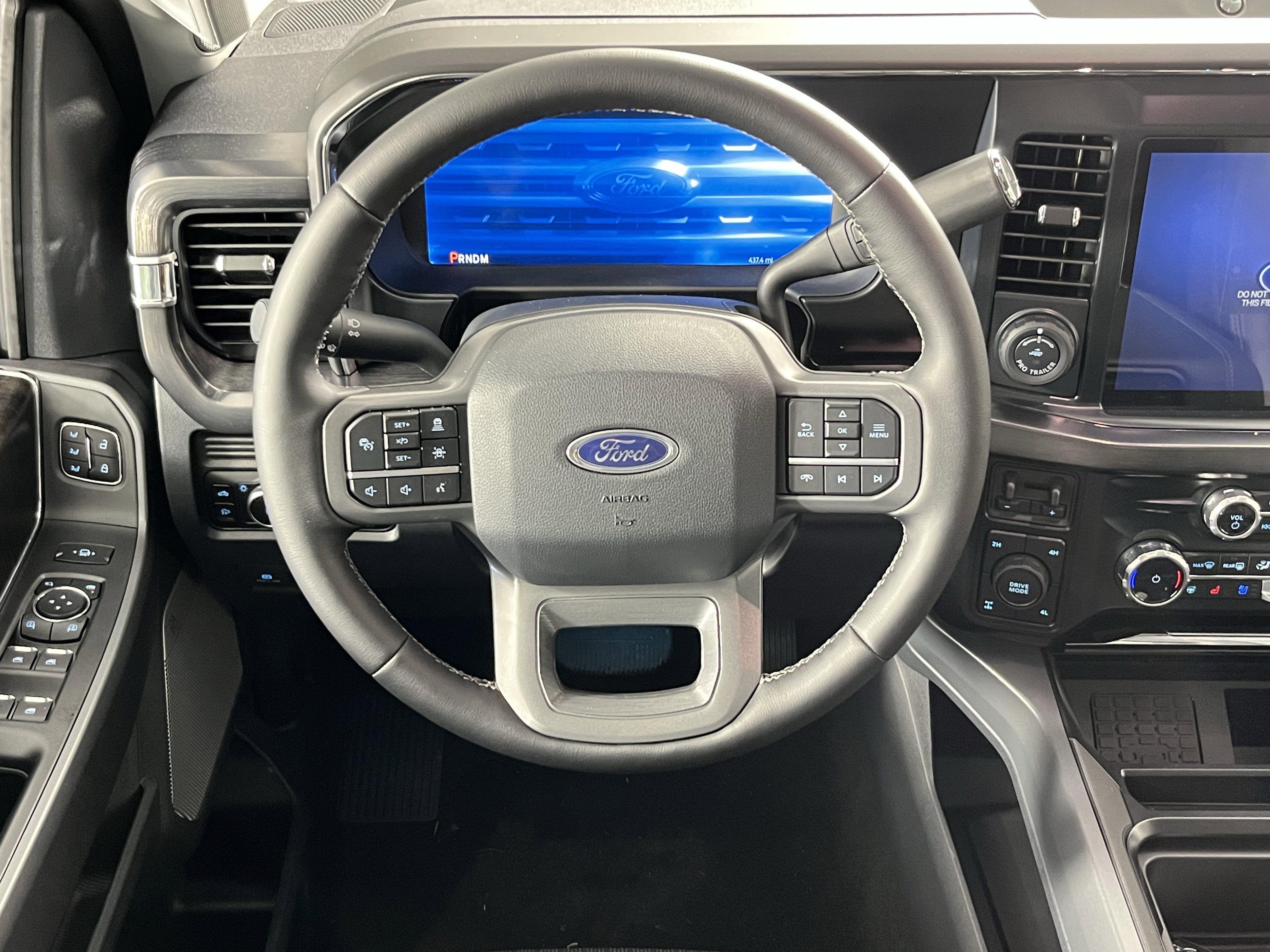 2026 Ford Super Duty F-350 SRW LARIAT 4WD Crew Cab 8' Box