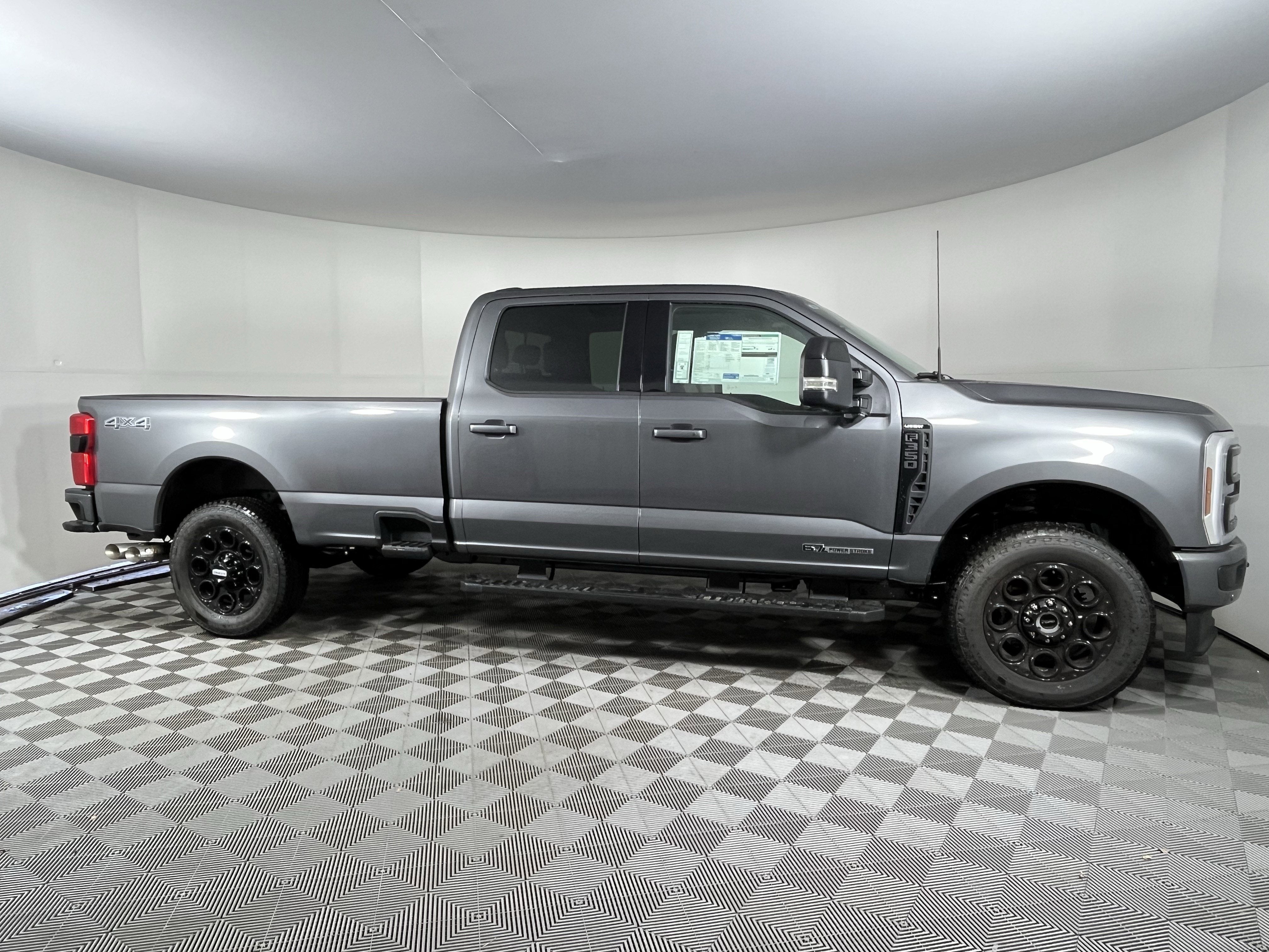 2026 Ford Super Duty F-350 SRW LARIAT 4WD Crew Cab 8' Box
