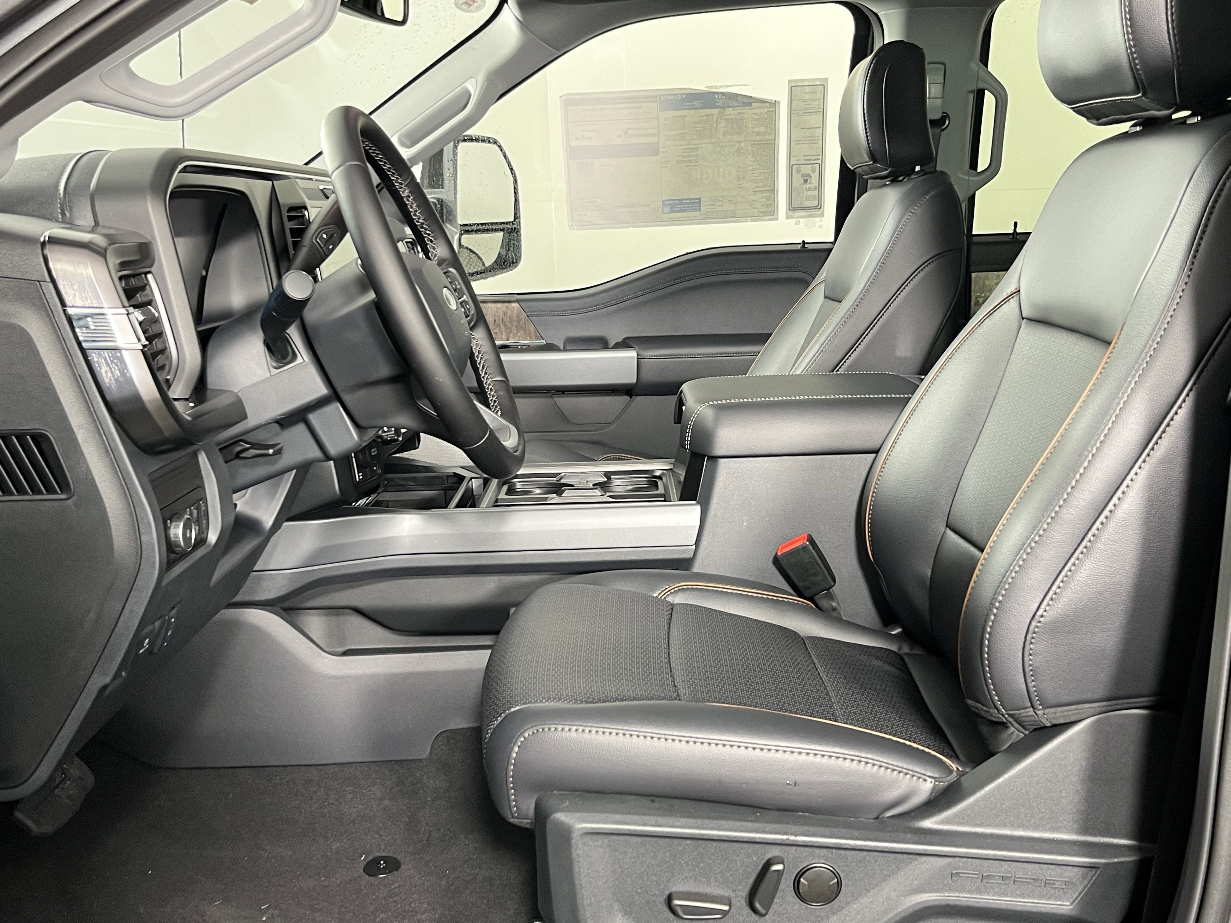 2026 Ford Super Duty F-350 SRW LARIAT 4WD Crew Cab 8' Box