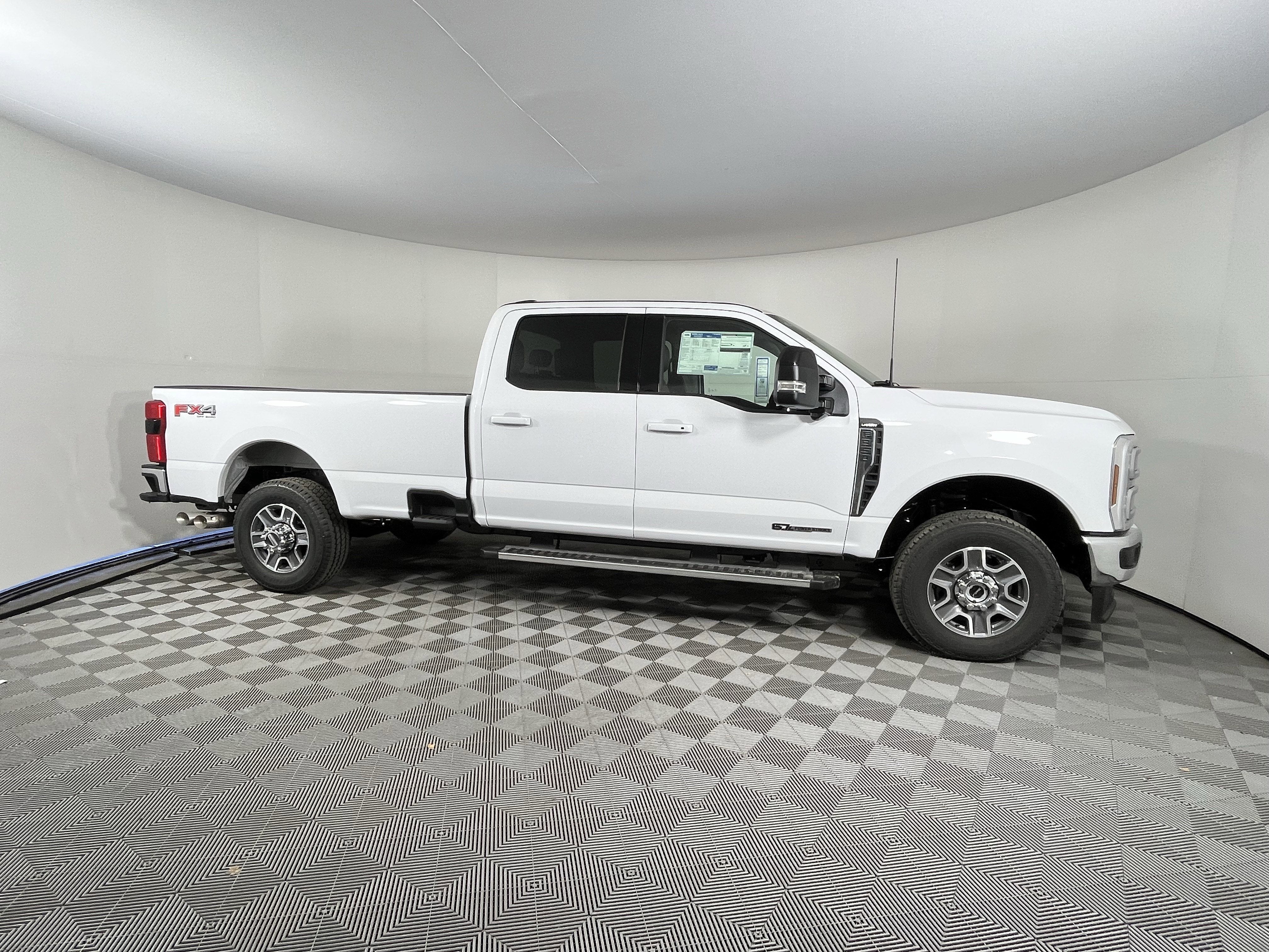 2026 Ford Super Duty F-350 SRW LARIAT 4WD Crew Cab 8' Box