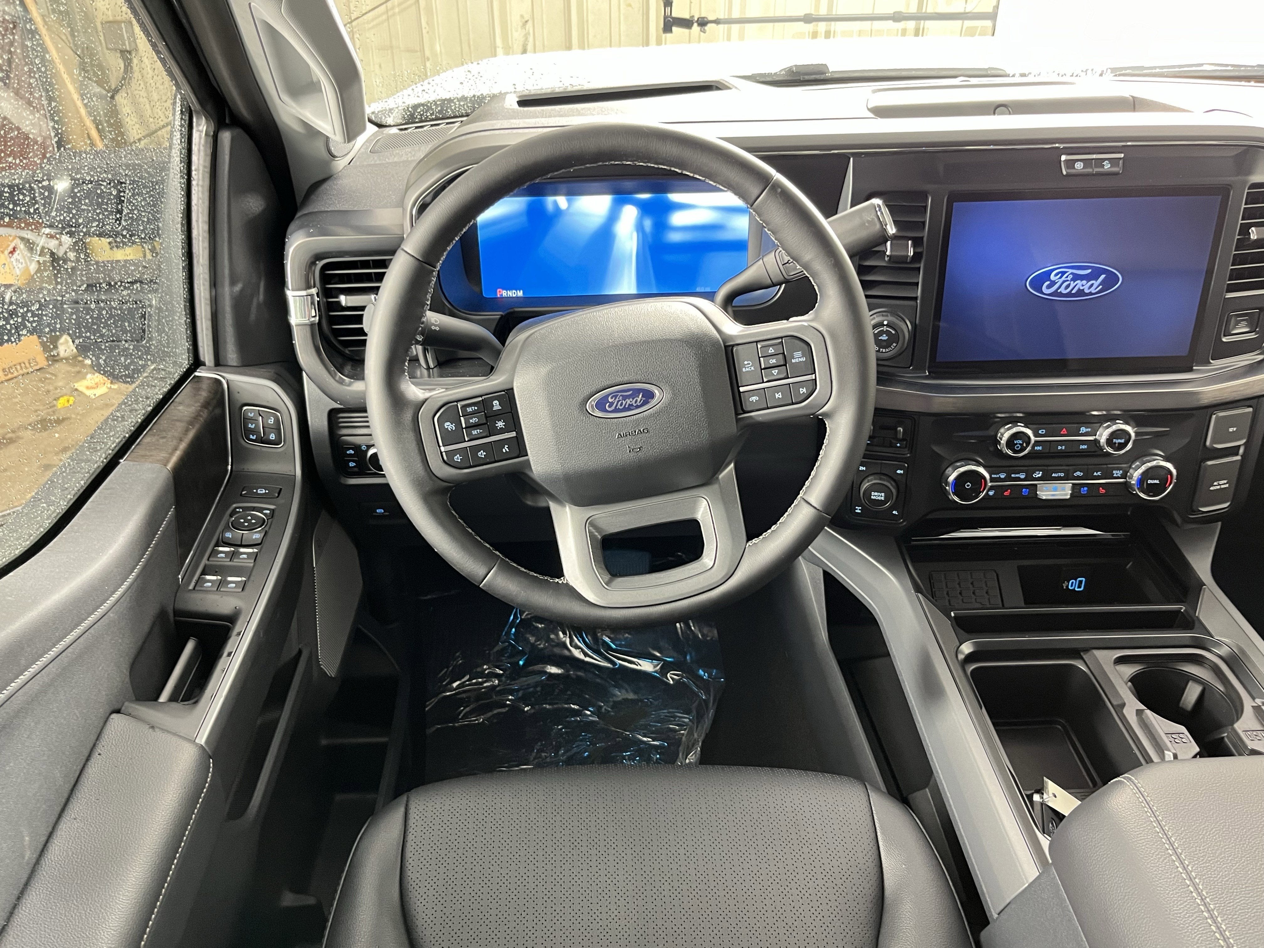 2026 Ford Super Duty F-350 SRW LARIAT 4WD Crew Cab 8' Box