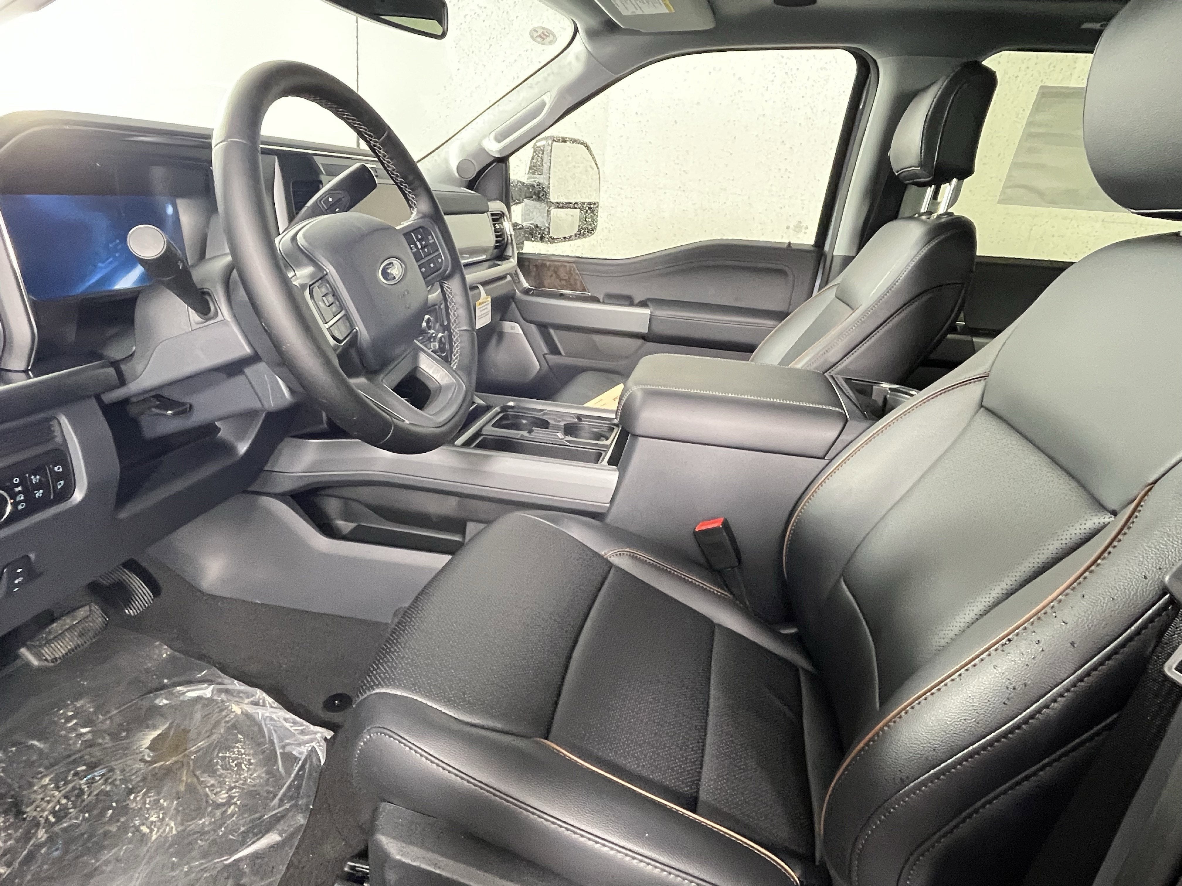 2026 Ford Super Duty F-350 SRW LARIAT 4WD Crew Cab 8' Box