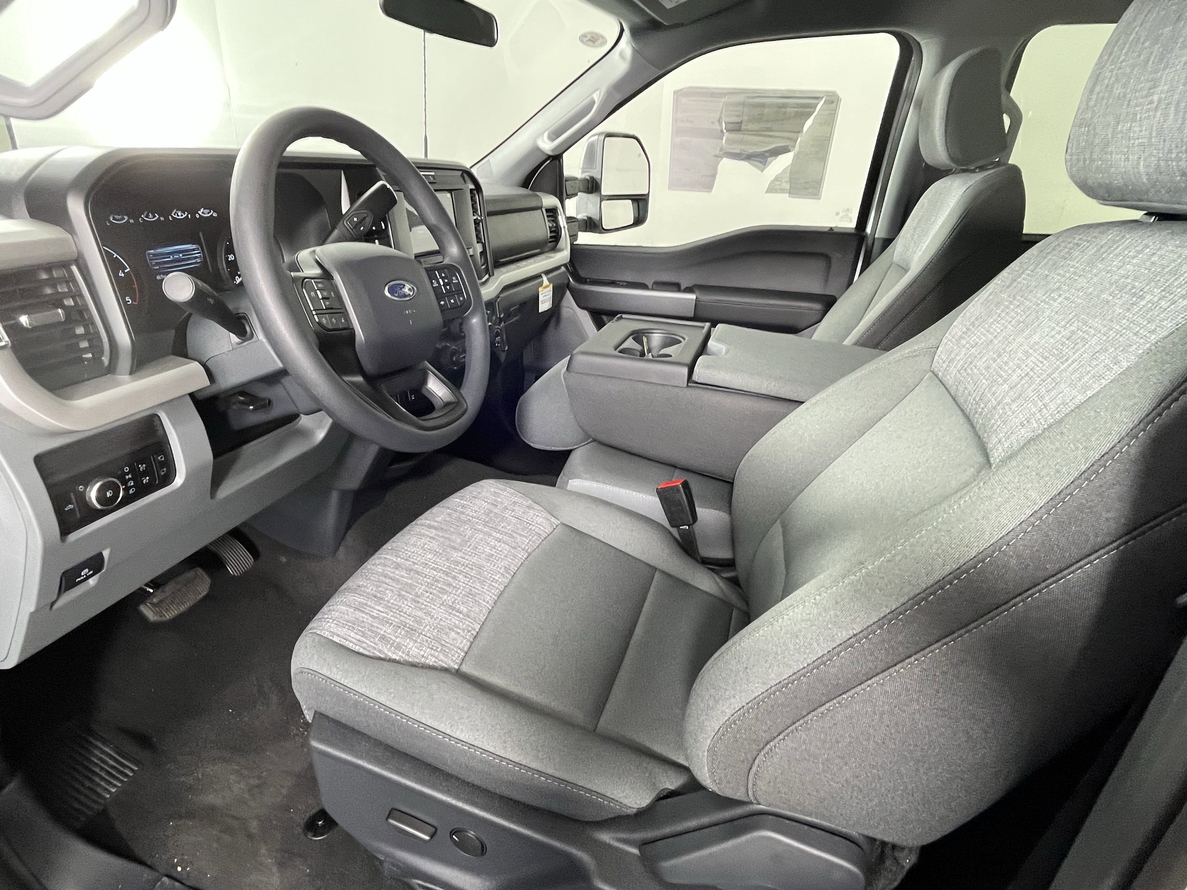 2026 Ford Super Duty F-350 SRW XLT 4WD Crew Cab 8' Box