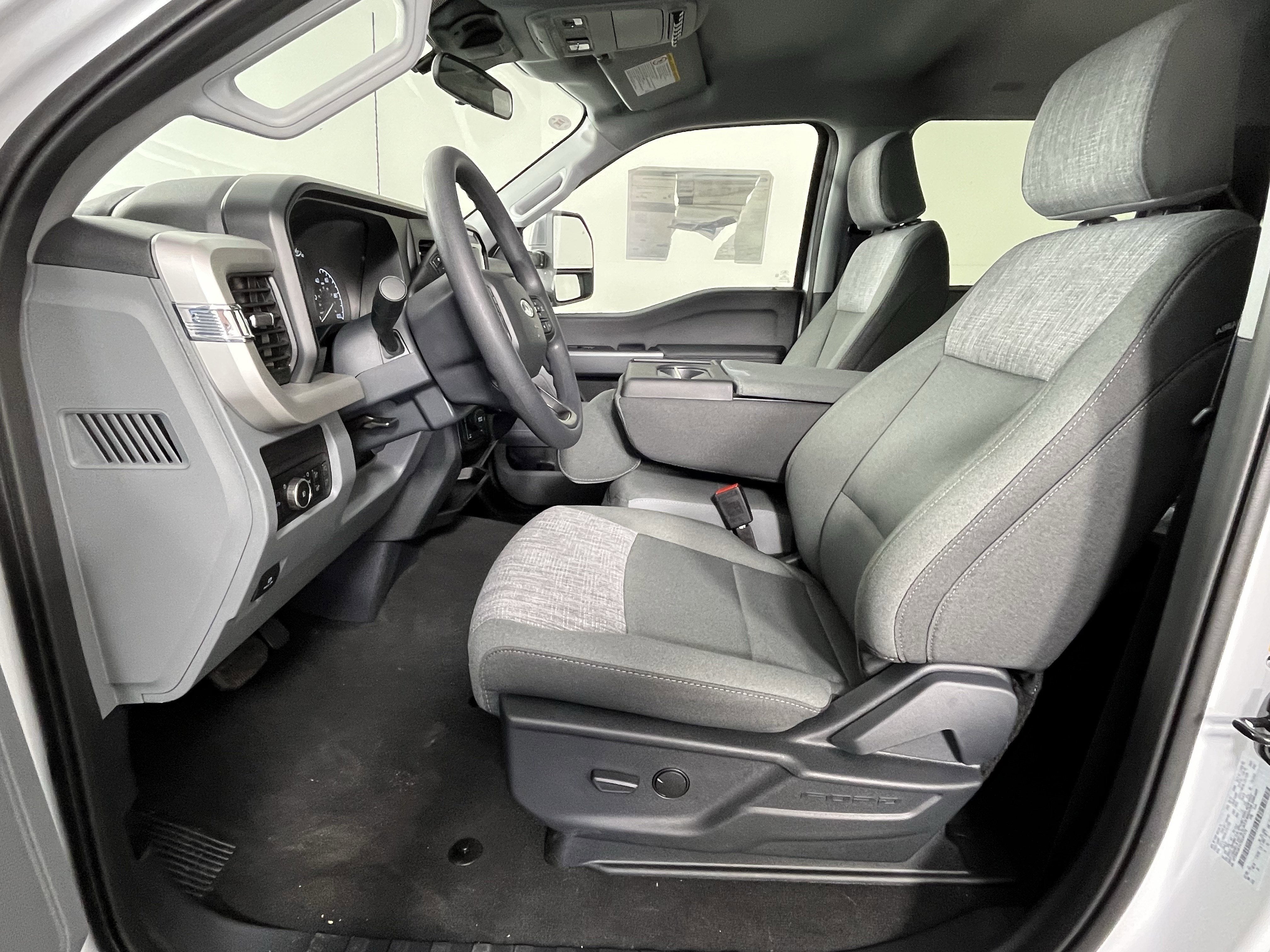 2026 Ford Super Duty F-350 SRW XLT 4WD Crew Cab 8' Box