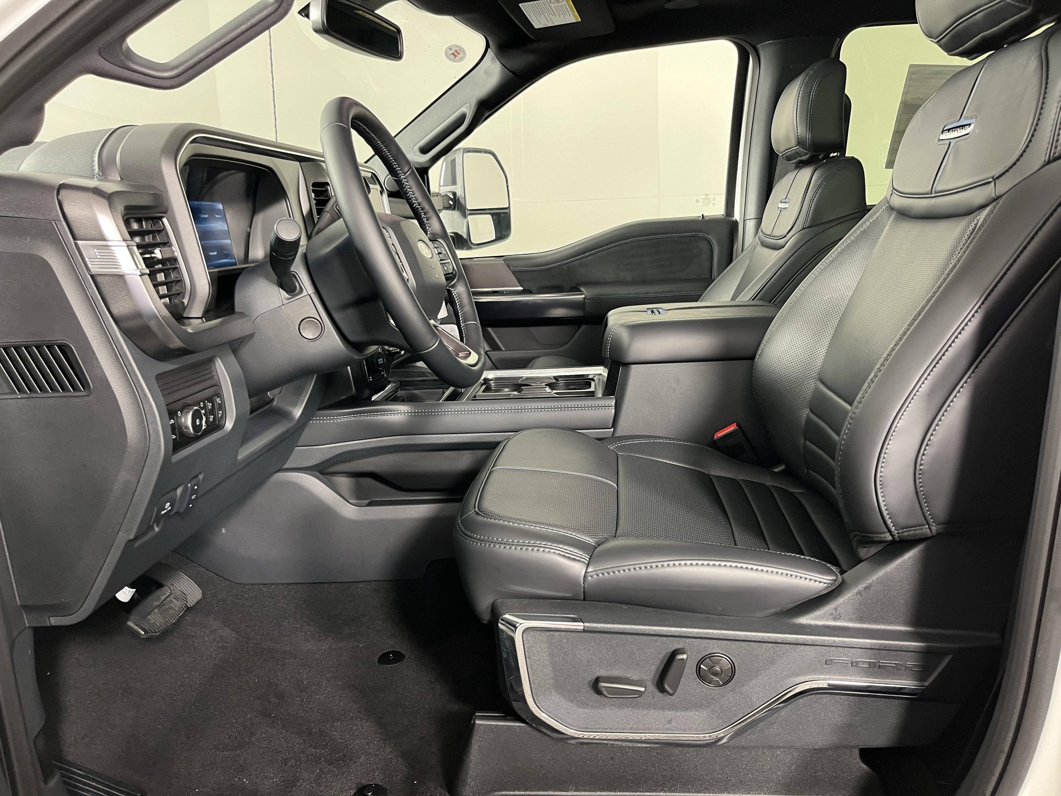 2026 Ford Super Duty F-350 SRW PLATINUM 4WD Crew Cab 6.75' Box