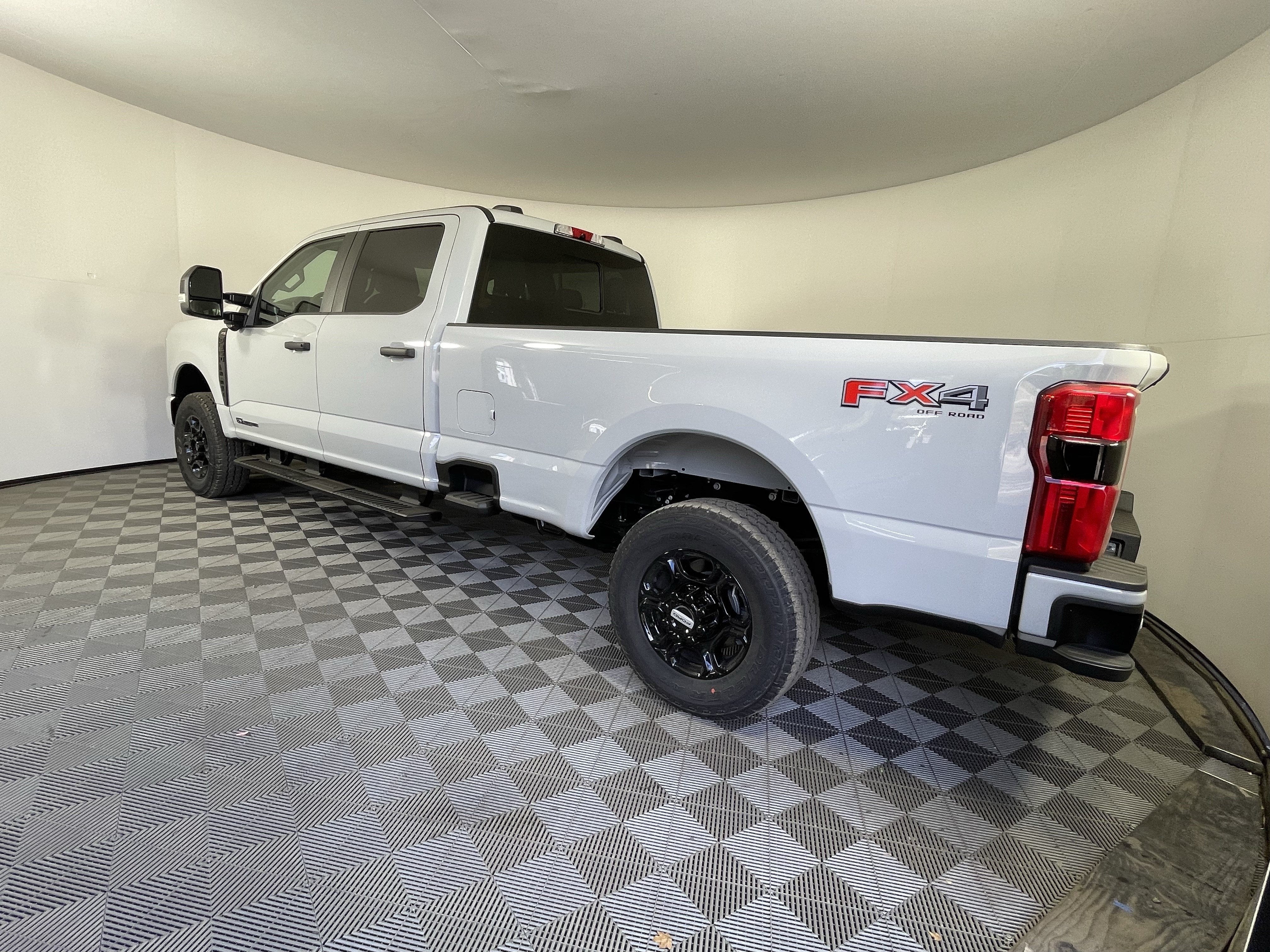 2026 Ford Super Duty F-350 SRW XL 4WD Crew Cab 6.75' Box