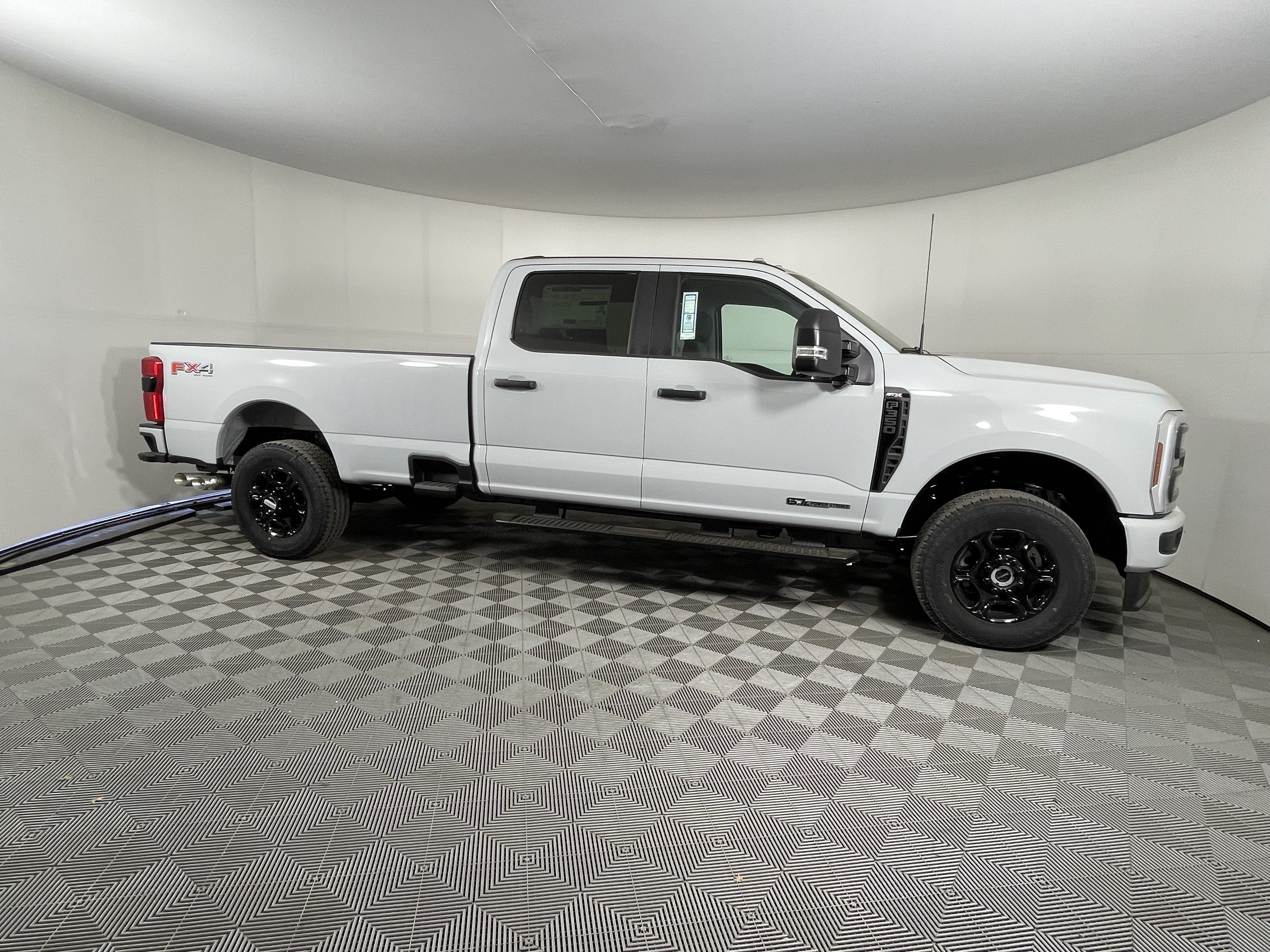 2026 Ford Super Duty F-350 SRW XL 4WD Crew Cab 6.75' Box