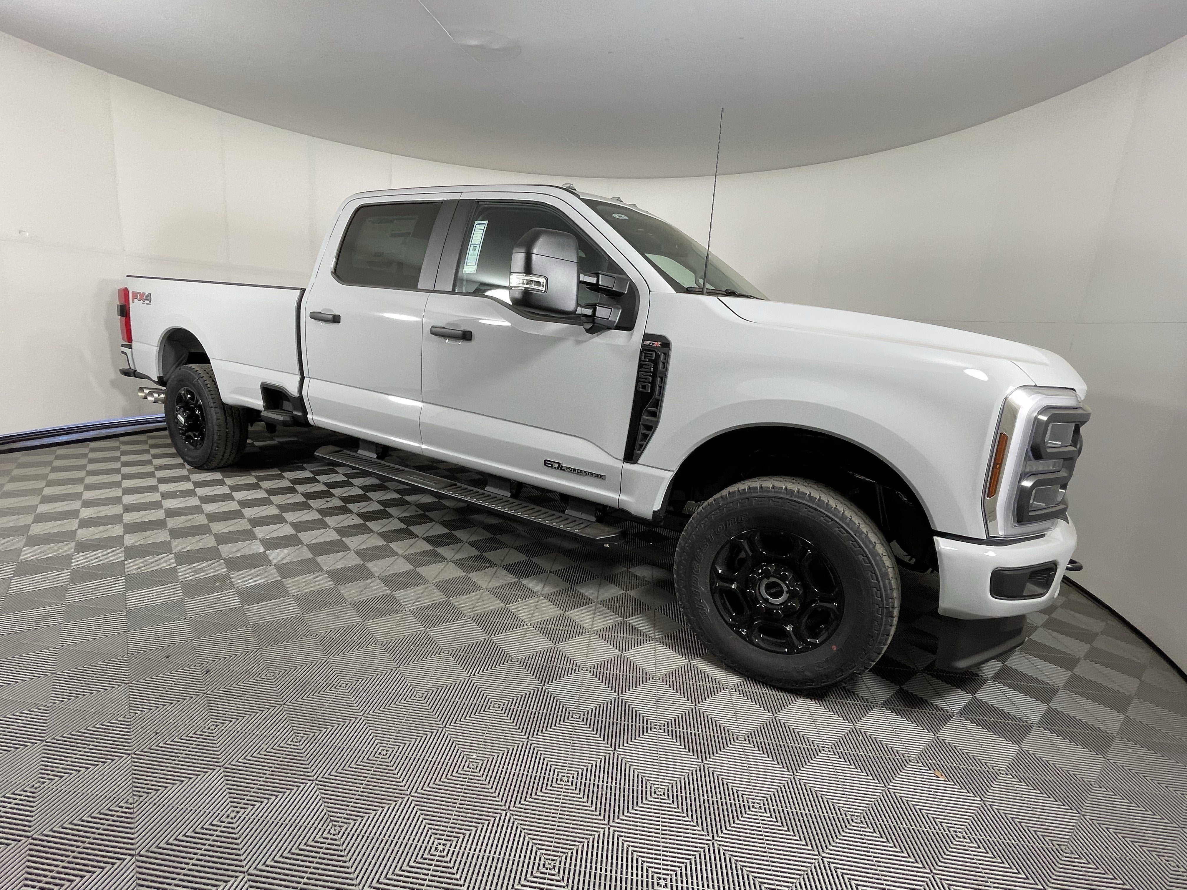 2026 Ford Super Duty F-350 SRW XL 4WD Crew Cab 6.75' Box
