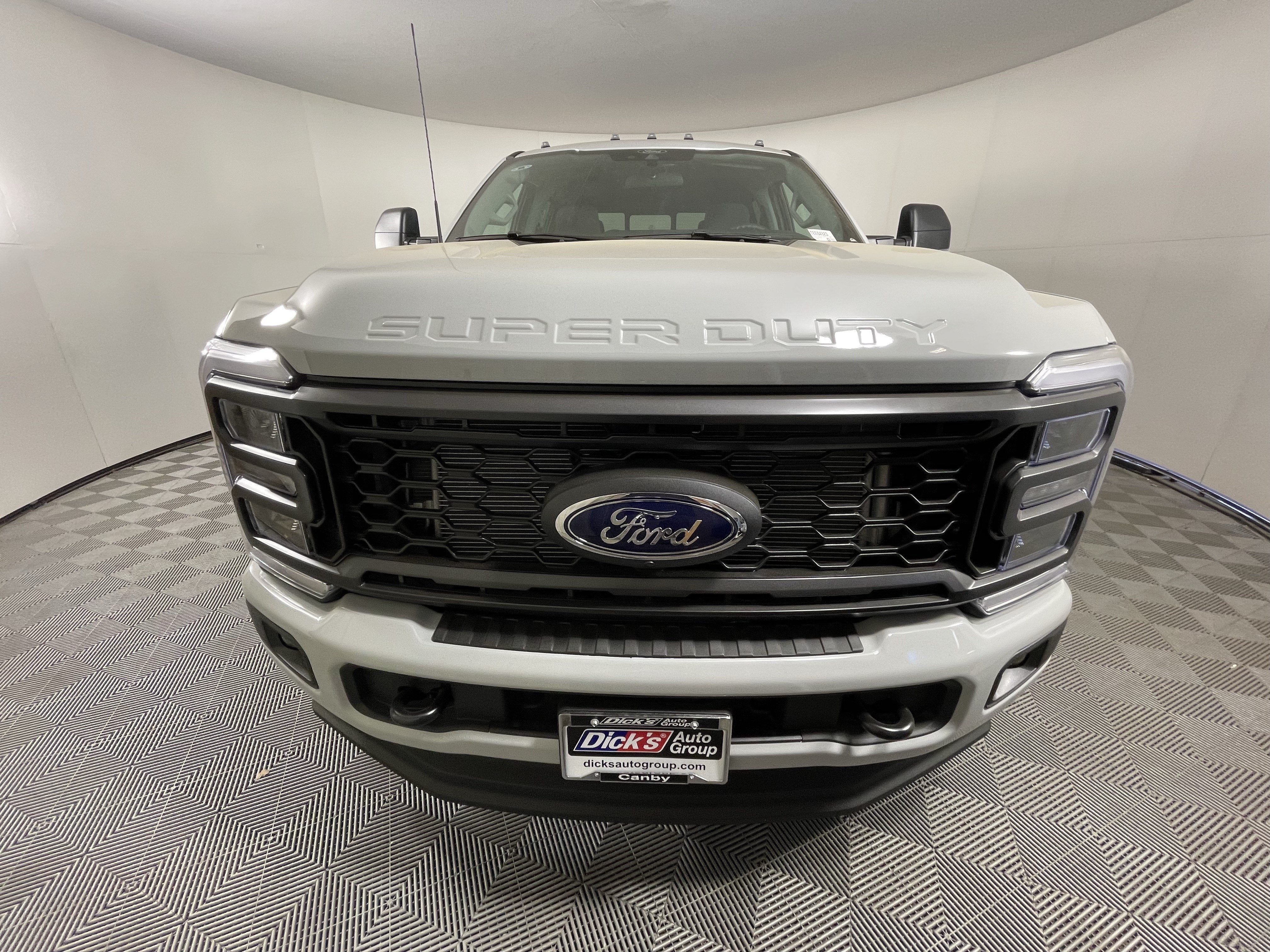 2026 Ford Super Duty F-350 SRW XL 4WD Crew Cab 6.75' Box