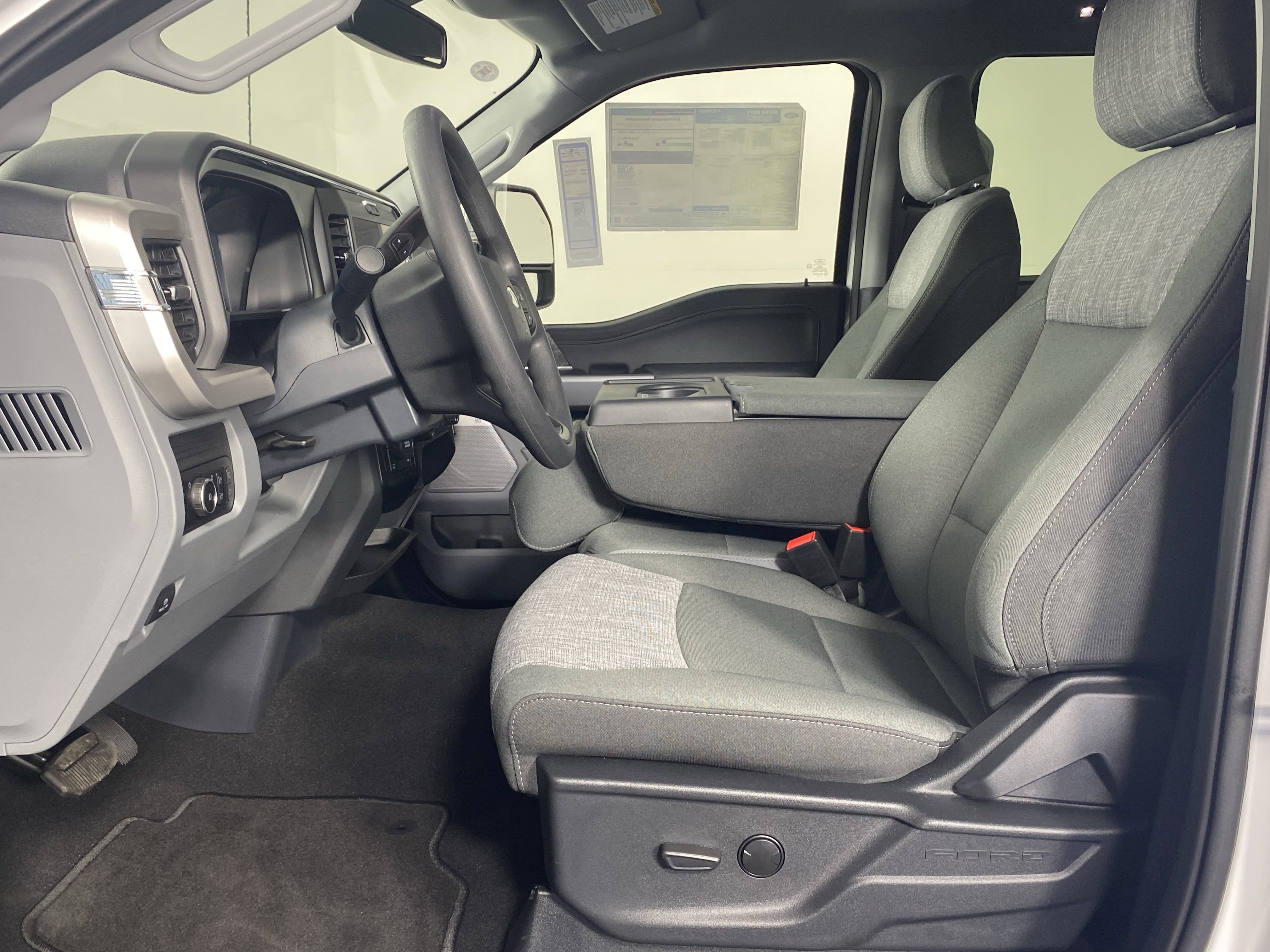 2025 Ford Super Duty F-350 SRW XL 4WD Crew Cab 6.75' Box