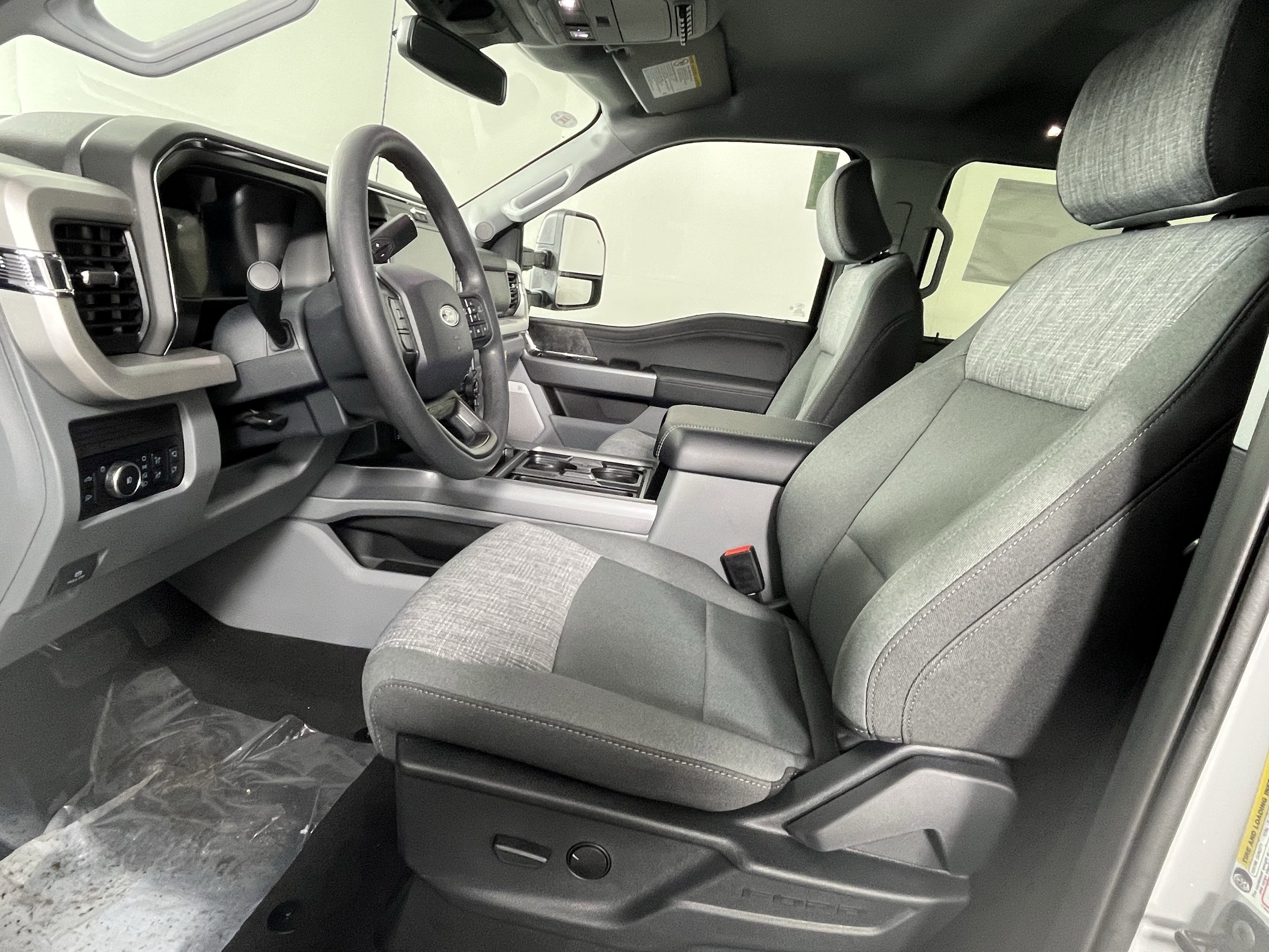 2026 Ford Super Duty F-350 SRW XLT 4WD Crew Cab 6.75' Box