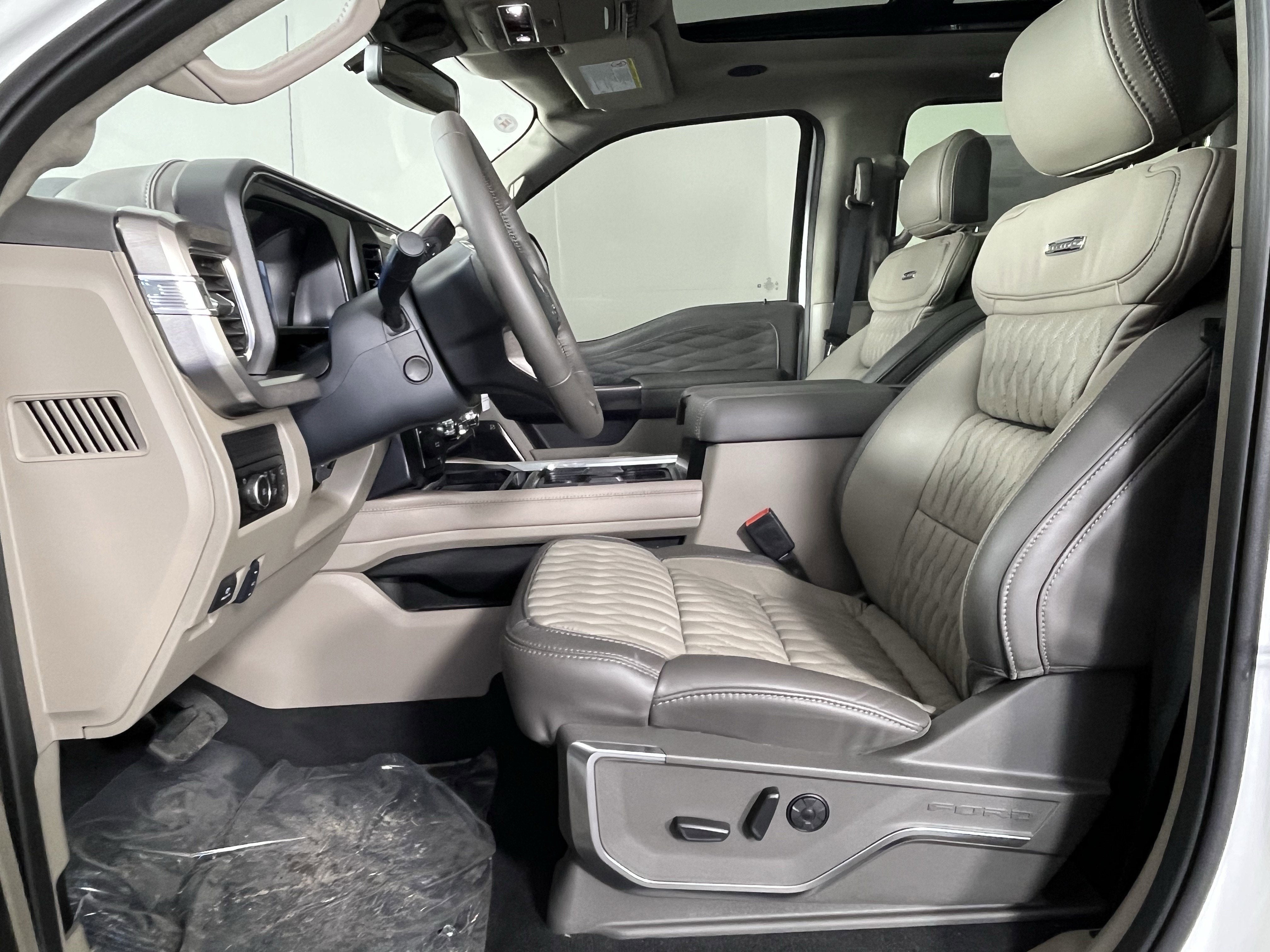 2026 Ford Super Duty F-350 DRW PLATINUM 4WD Crew Cab 8' Box