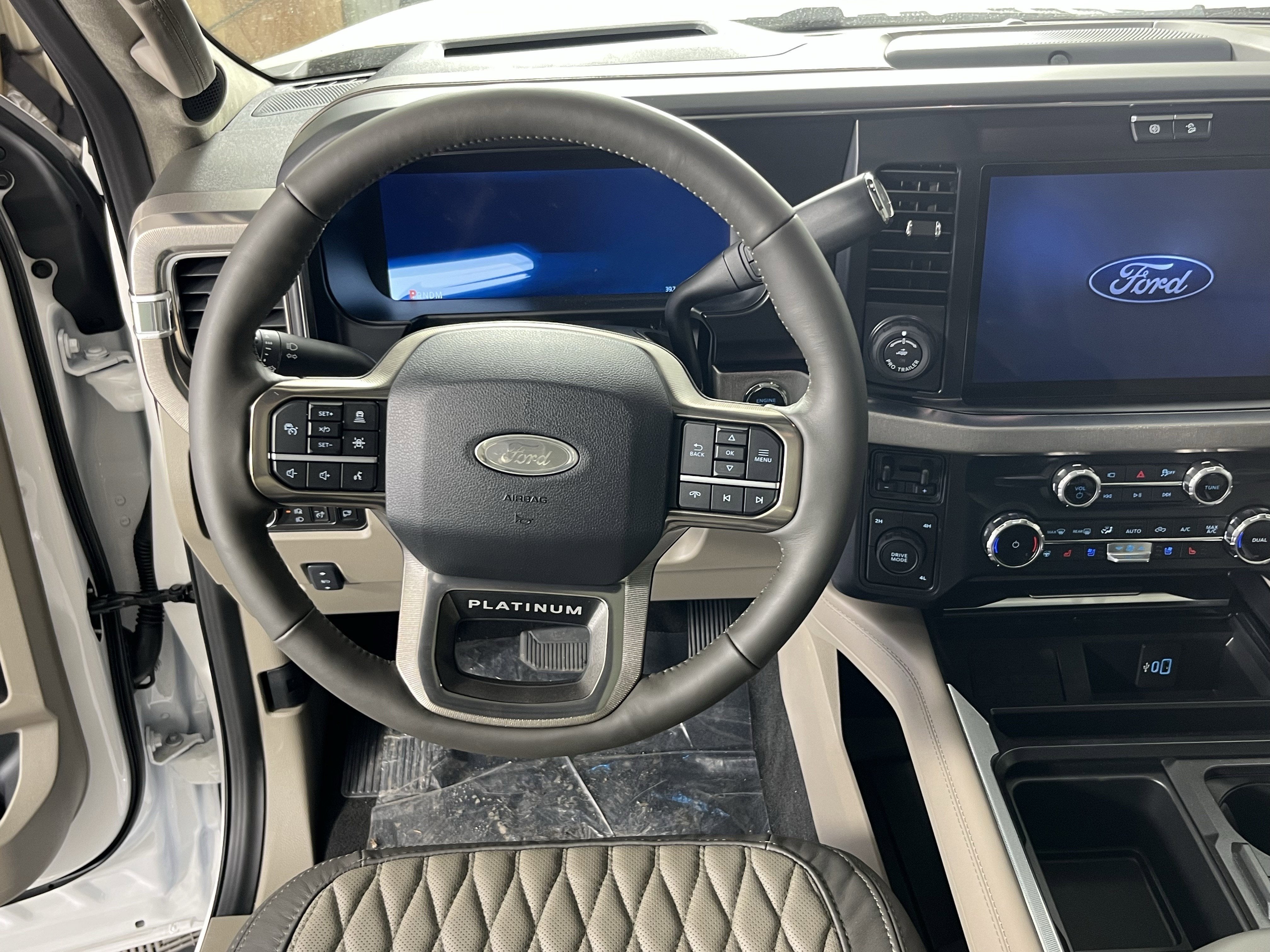 2026 Ford Super Duty F-350 DRW PLATINUM 4WD Crew Cab 8' Box