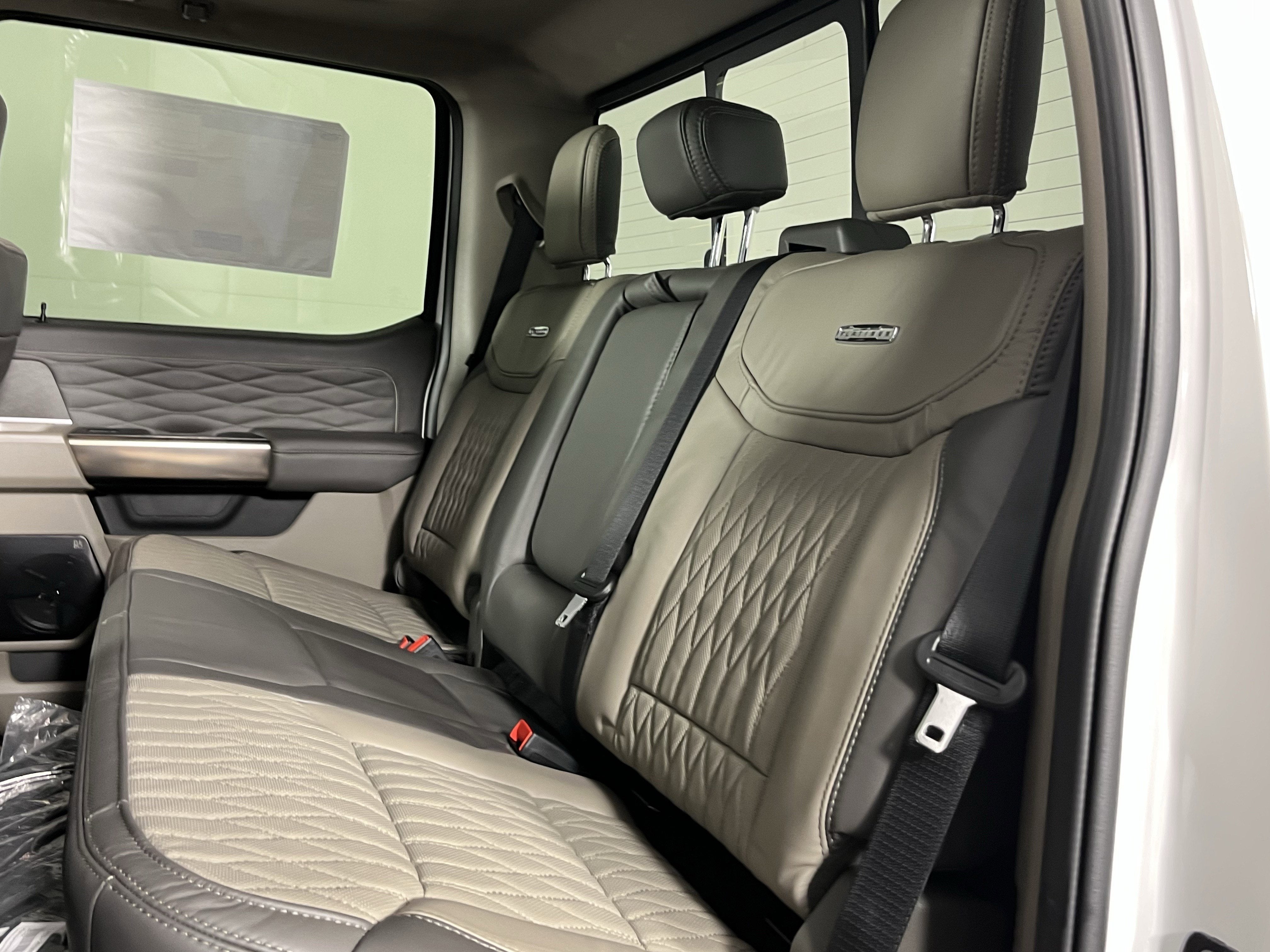 2026 Ford Super Duty F-350 DRW PLATINUM 4WD Crew Cab 8' Box