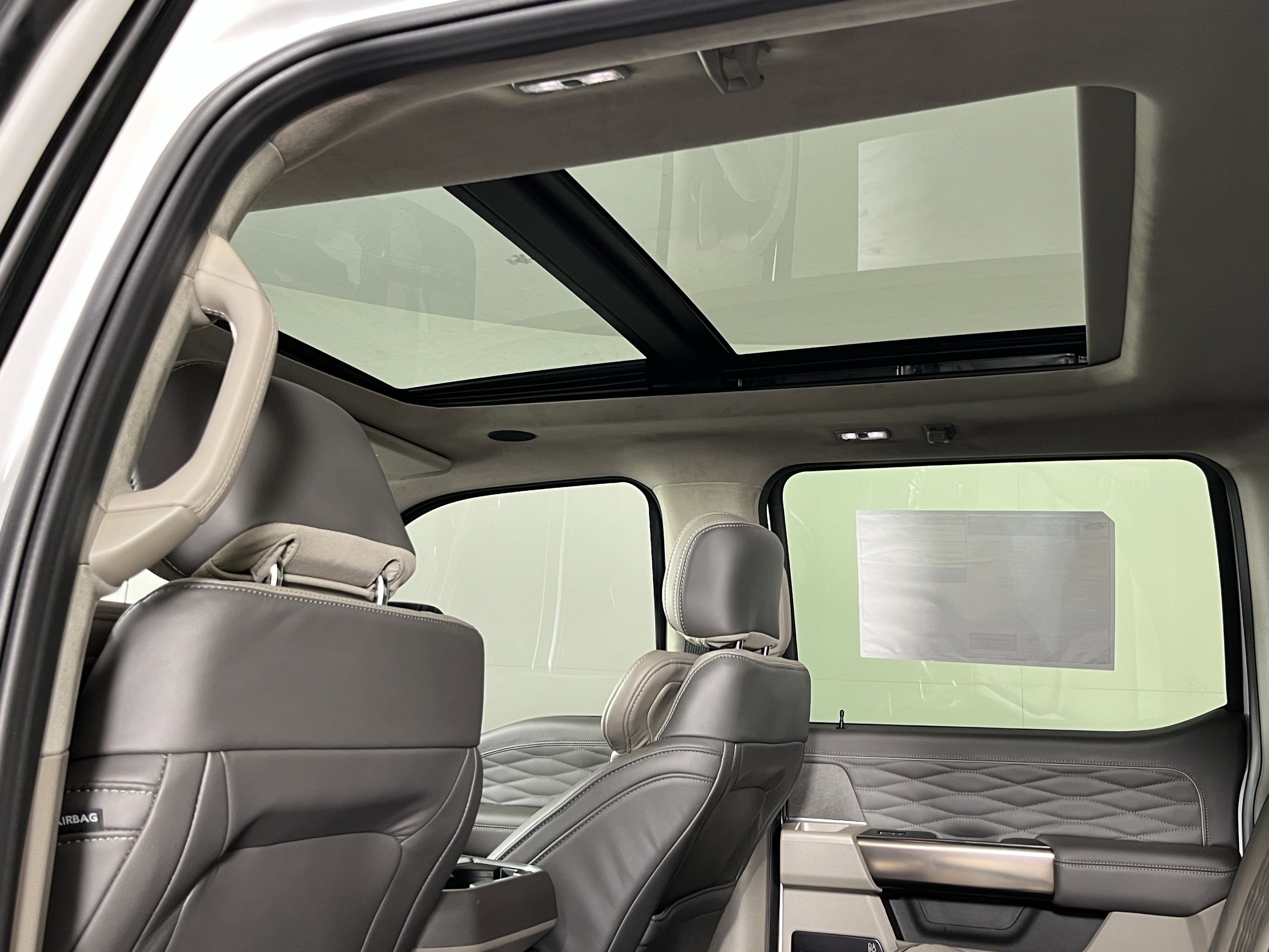 2026 Ford Super Duty F-350 DRW PLATINUM 4WD Crew Cab 8' Box