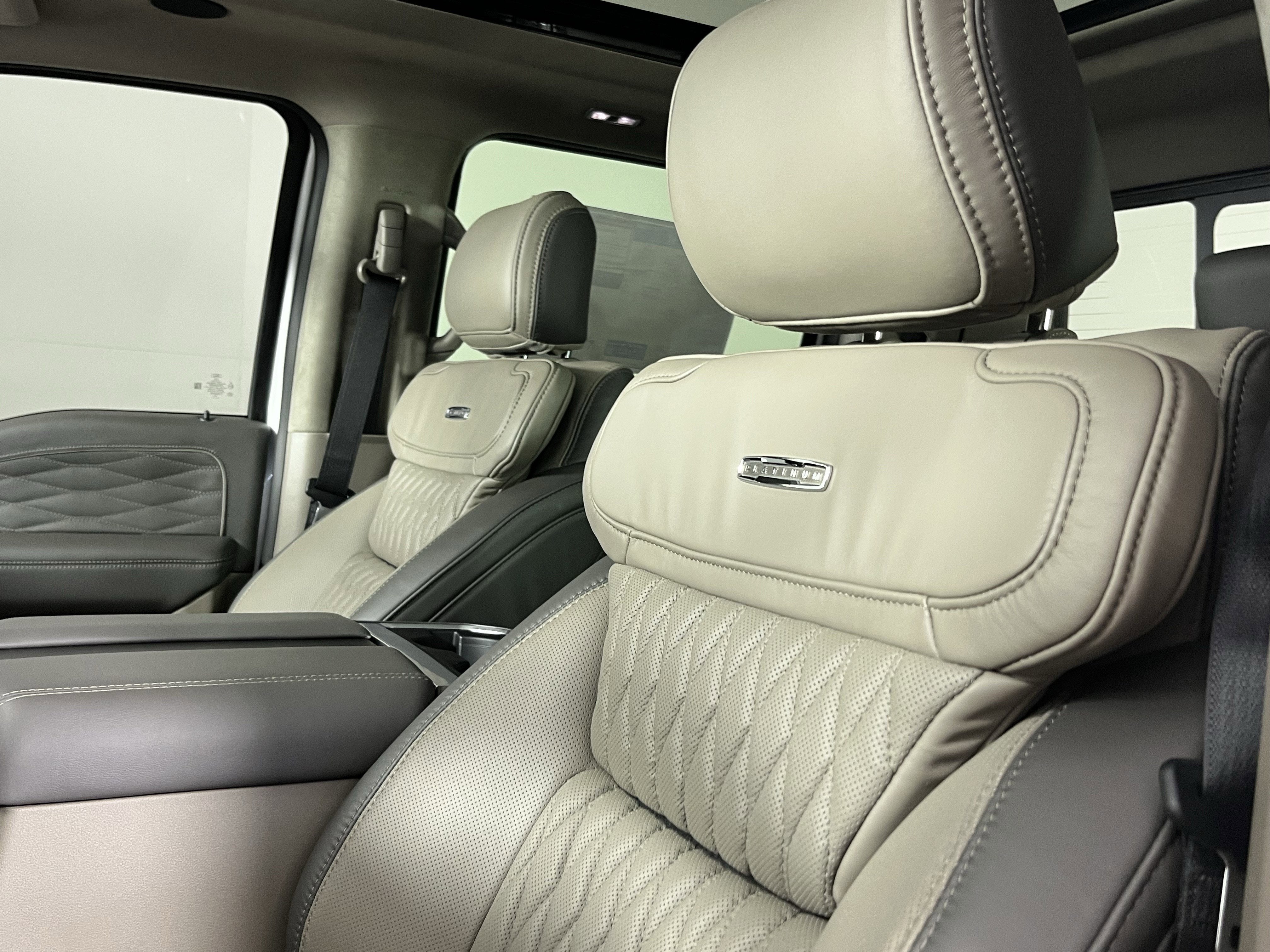 2026 Ford Super Duty F-350 DRW PLATINUM 4WD Crew Cab 8' Box