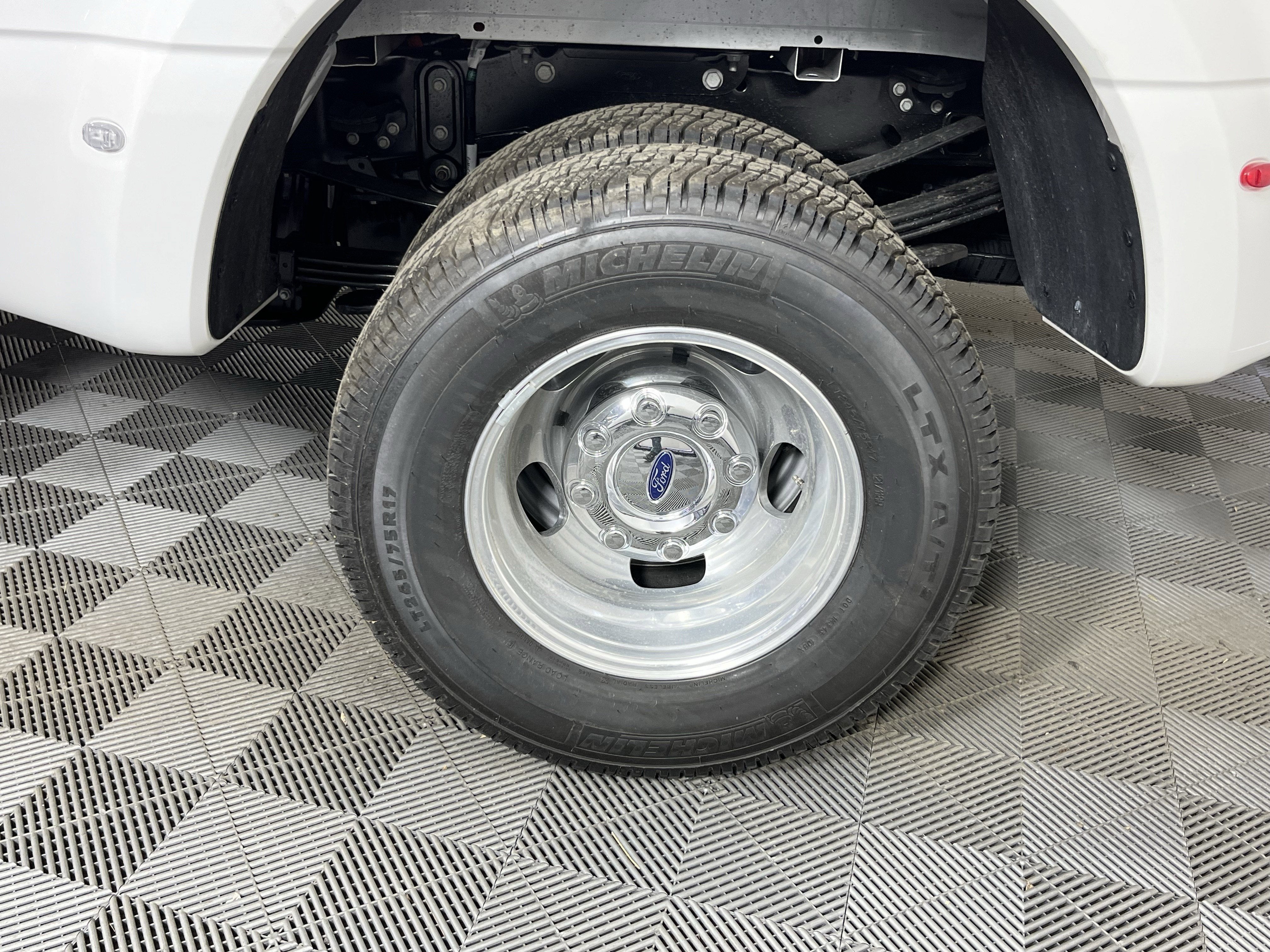 2026 Ford Super Duty F-350 DRW PLATINUM 4WD Crew Cab 8' Box