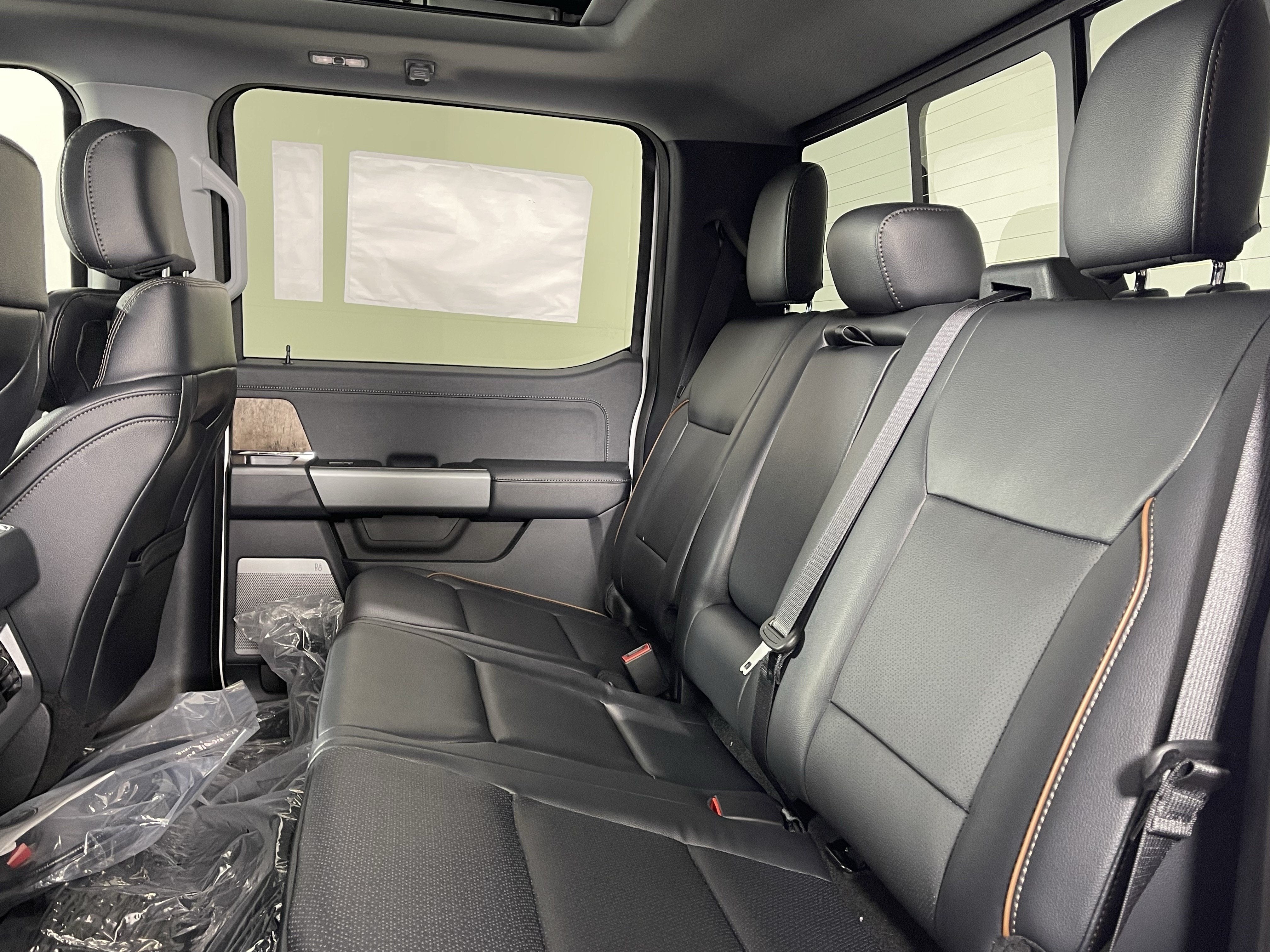 2026 Ford Super Duty F-350 DRW LARIAT 4WD Crew Cab 8' Box