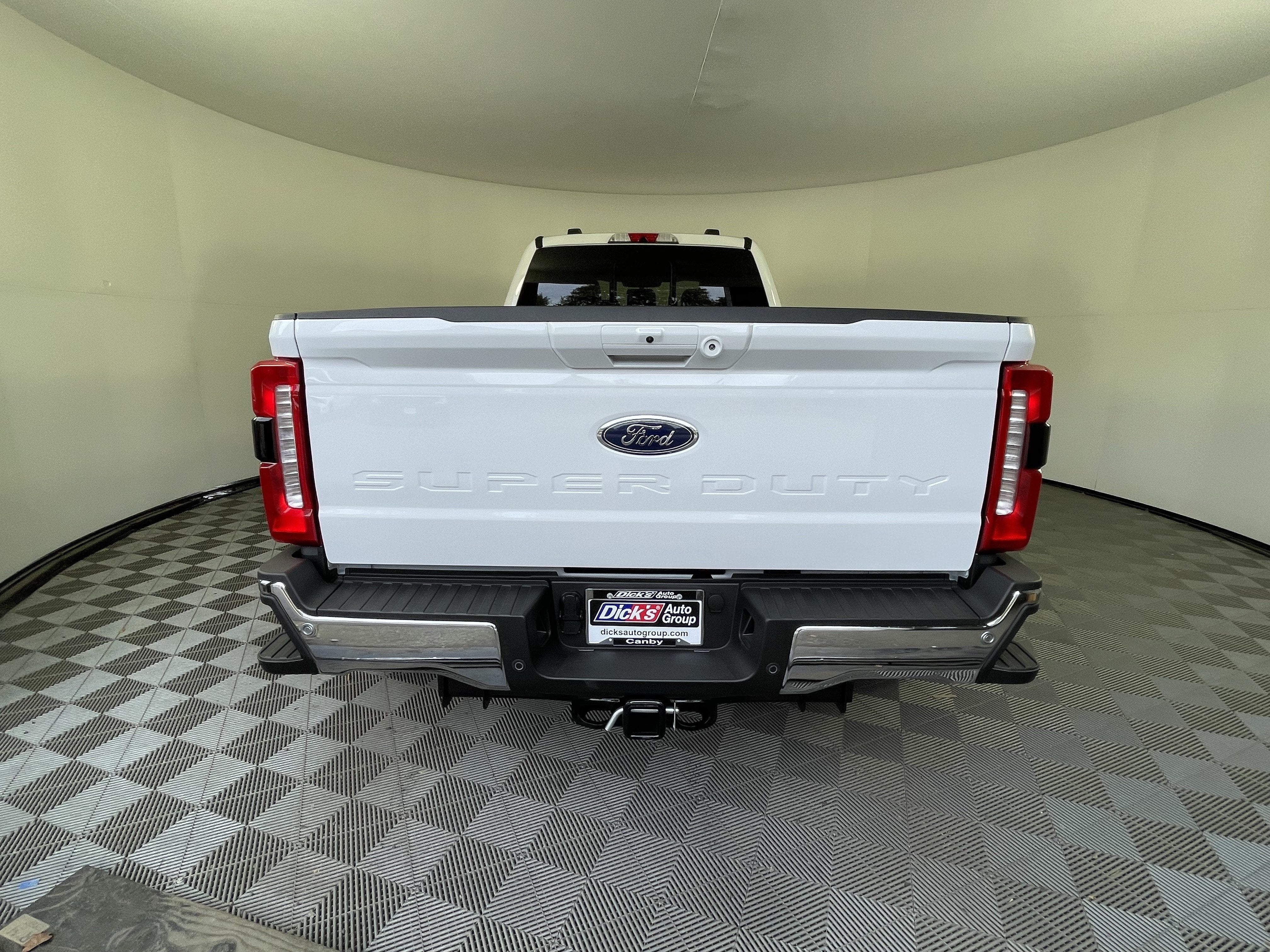 2026 Ford Super Duty F-350 DRW LARIAT 4WD Crew Cab 8' Box