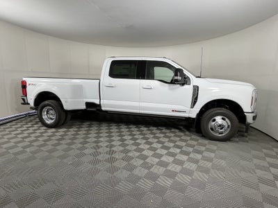 2026 Ford Super Duty F-350 DRW LARIAT 4WD Crew Cab 8' Box