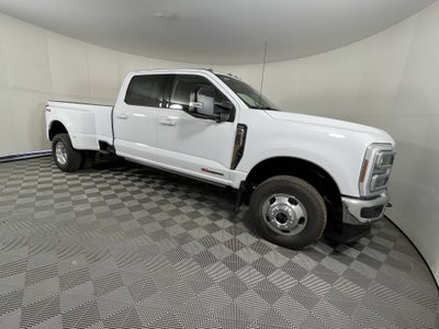 2026 Ford Super Duty F-350 DRW LARIAT 4WD Crew Cab 8' Box