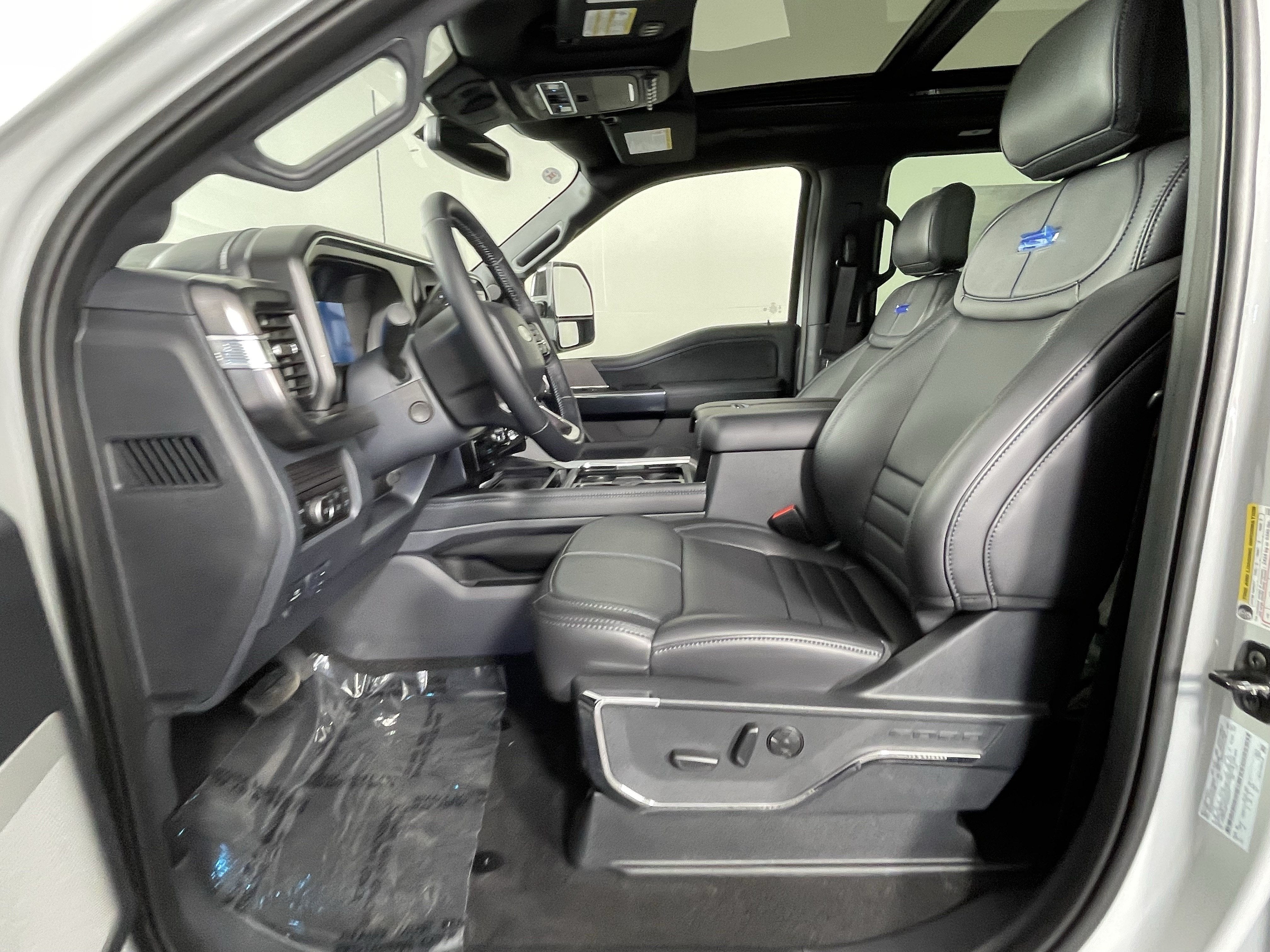 2026 Ford Super Duty F-350 DRW PLATINUM 4WD Crew Cab 8' Box