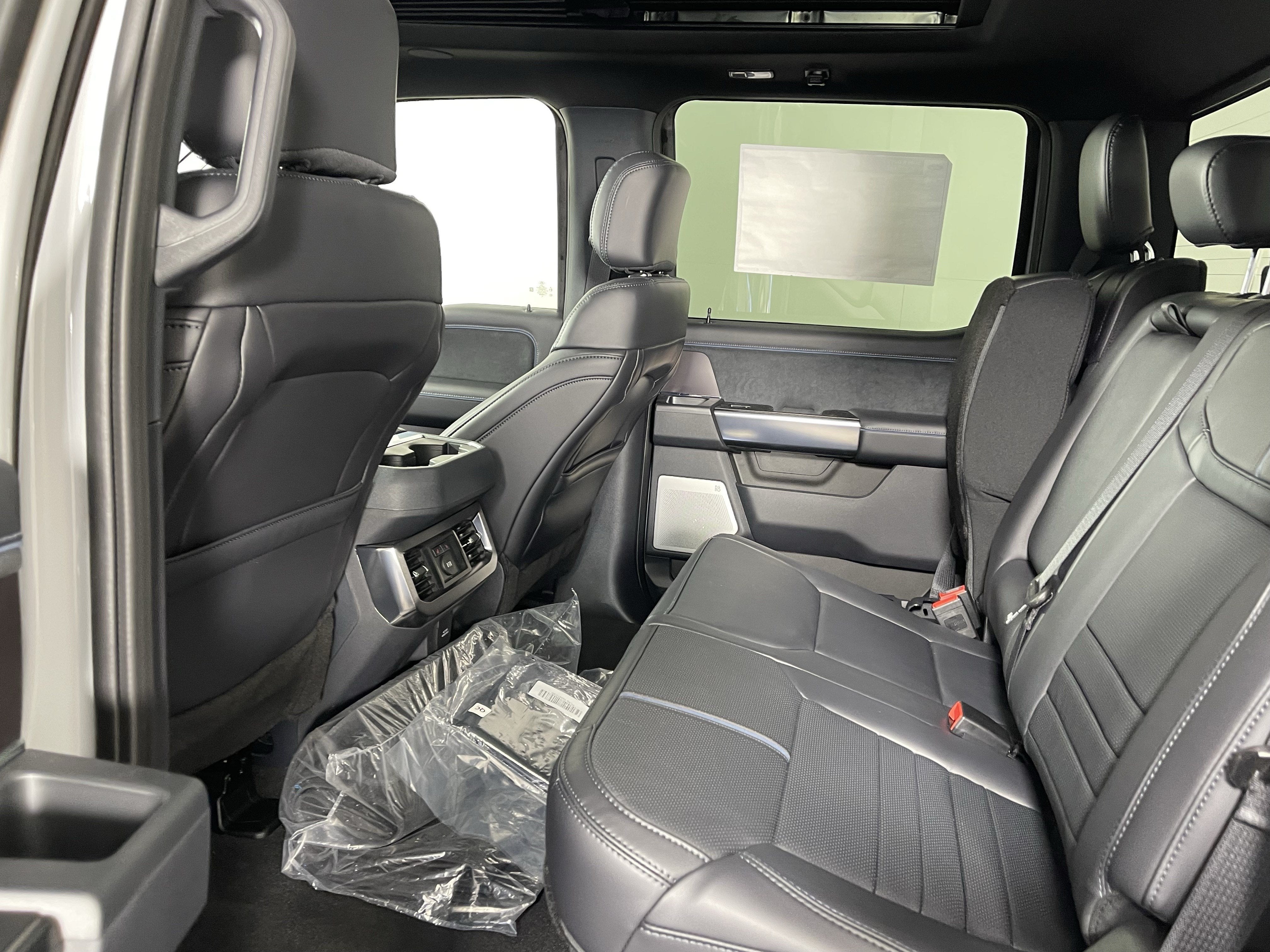 2026 Ford Super Duty F-350 DRW PLATINUM 4WD Crew Cab 8' Box
