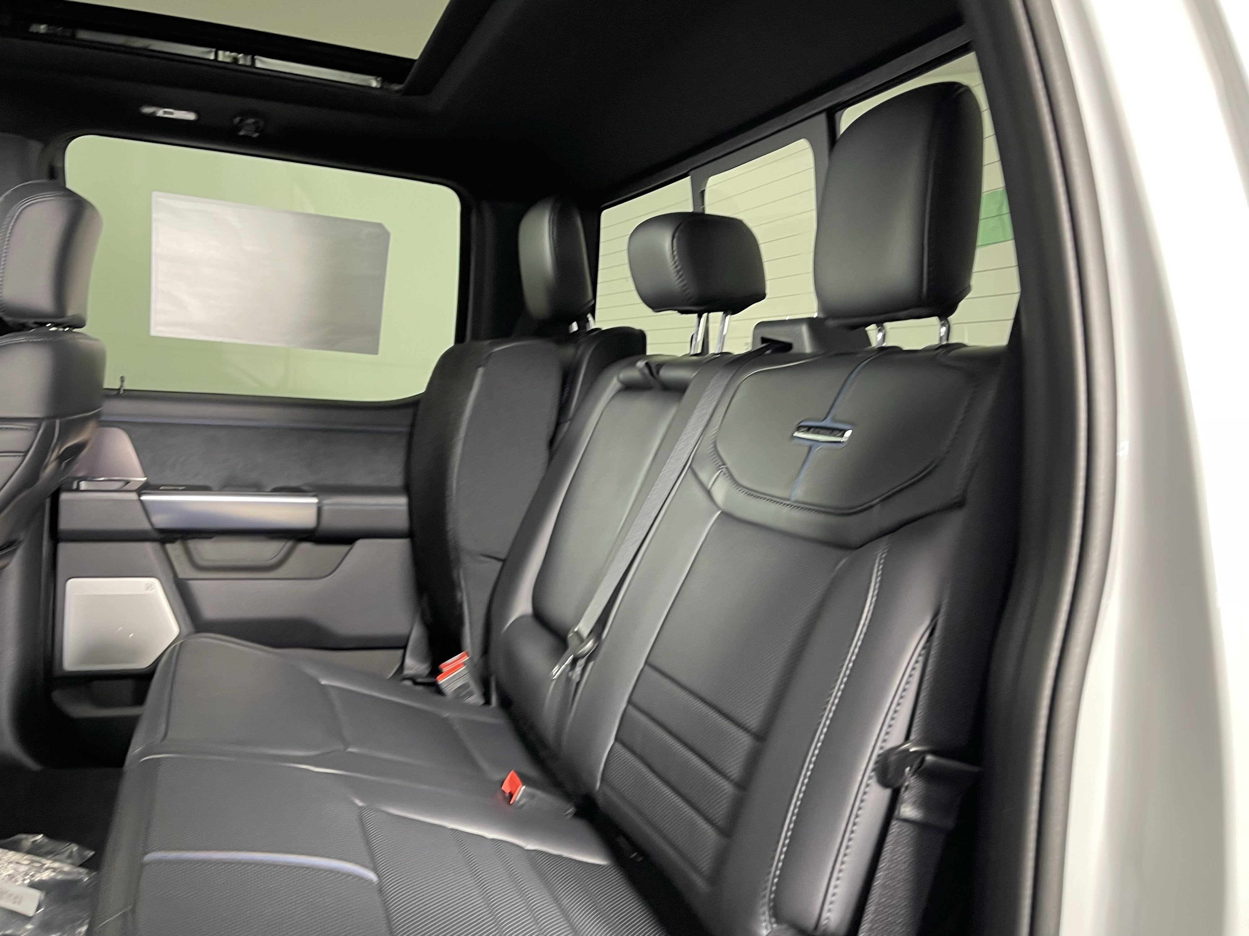 2026 Ford Super Duty F-350 DRW PLATINUM 4WD Crew Cab 8' Box