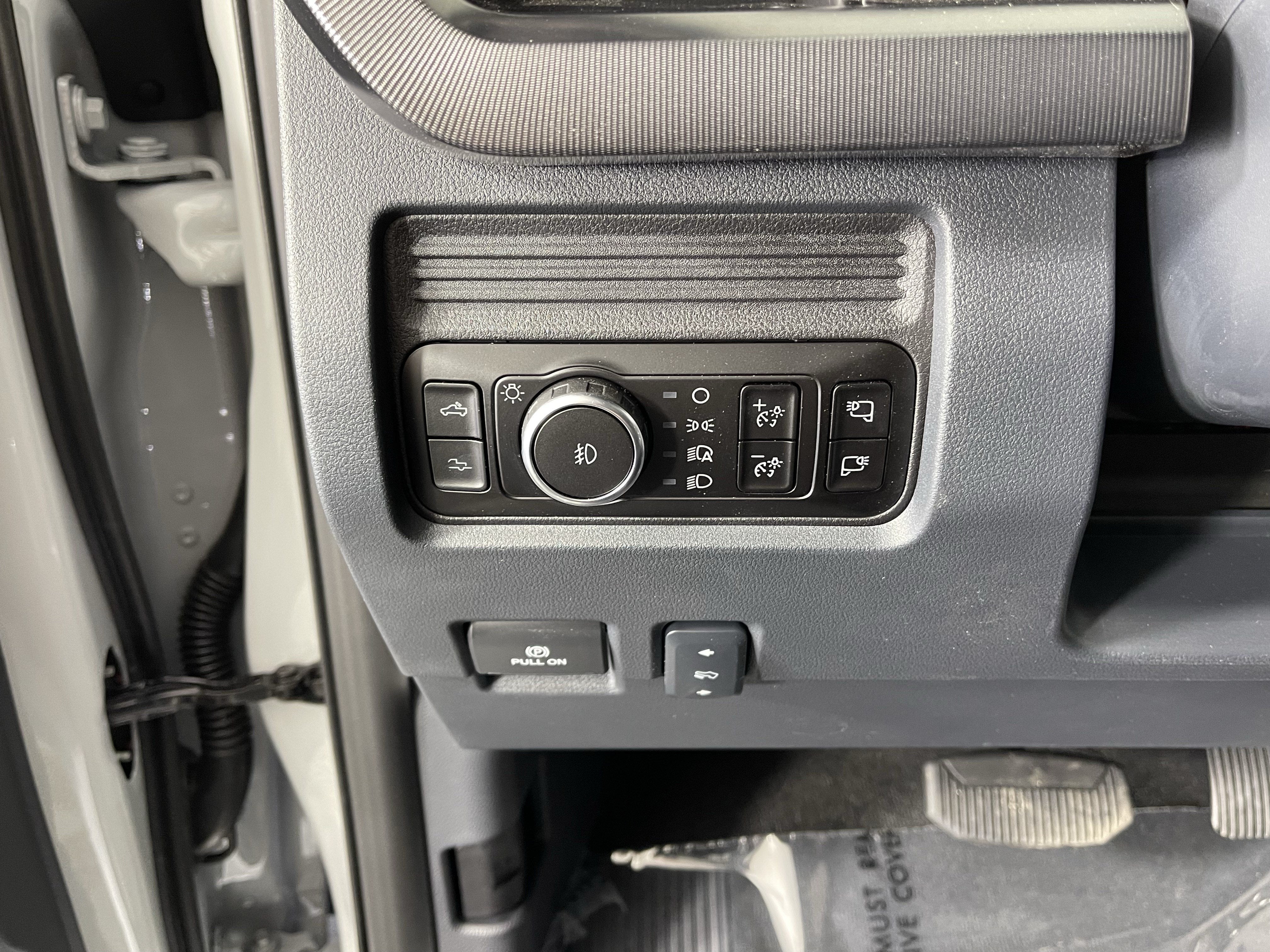 2026 Ford Super Duty F-350 DRW PLATINUM 4WD Crew Cab 8' Box