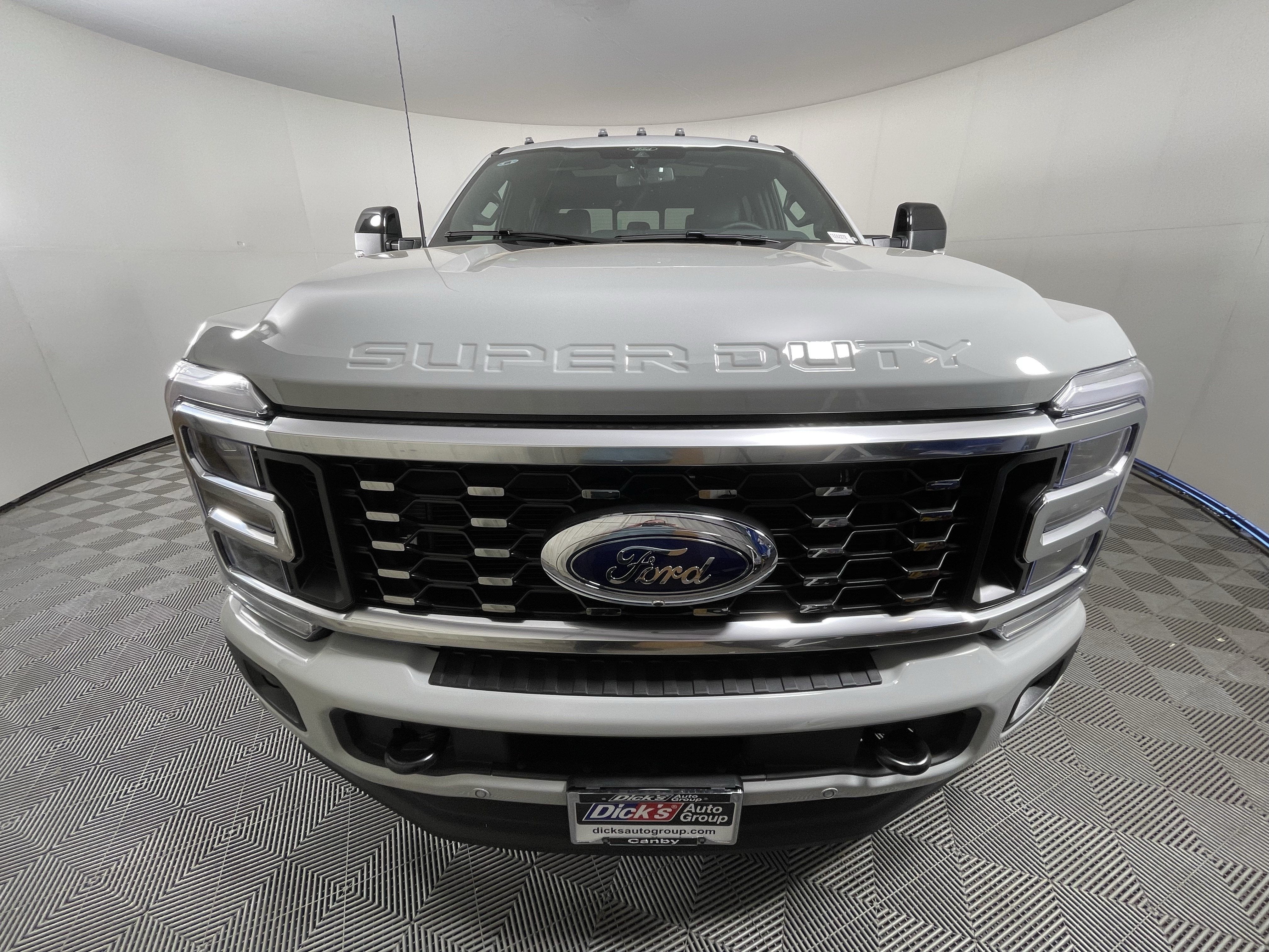 2026 Ford Super Duty F-350 DRW PLATINUM 4WD Crew Cab 8' Box