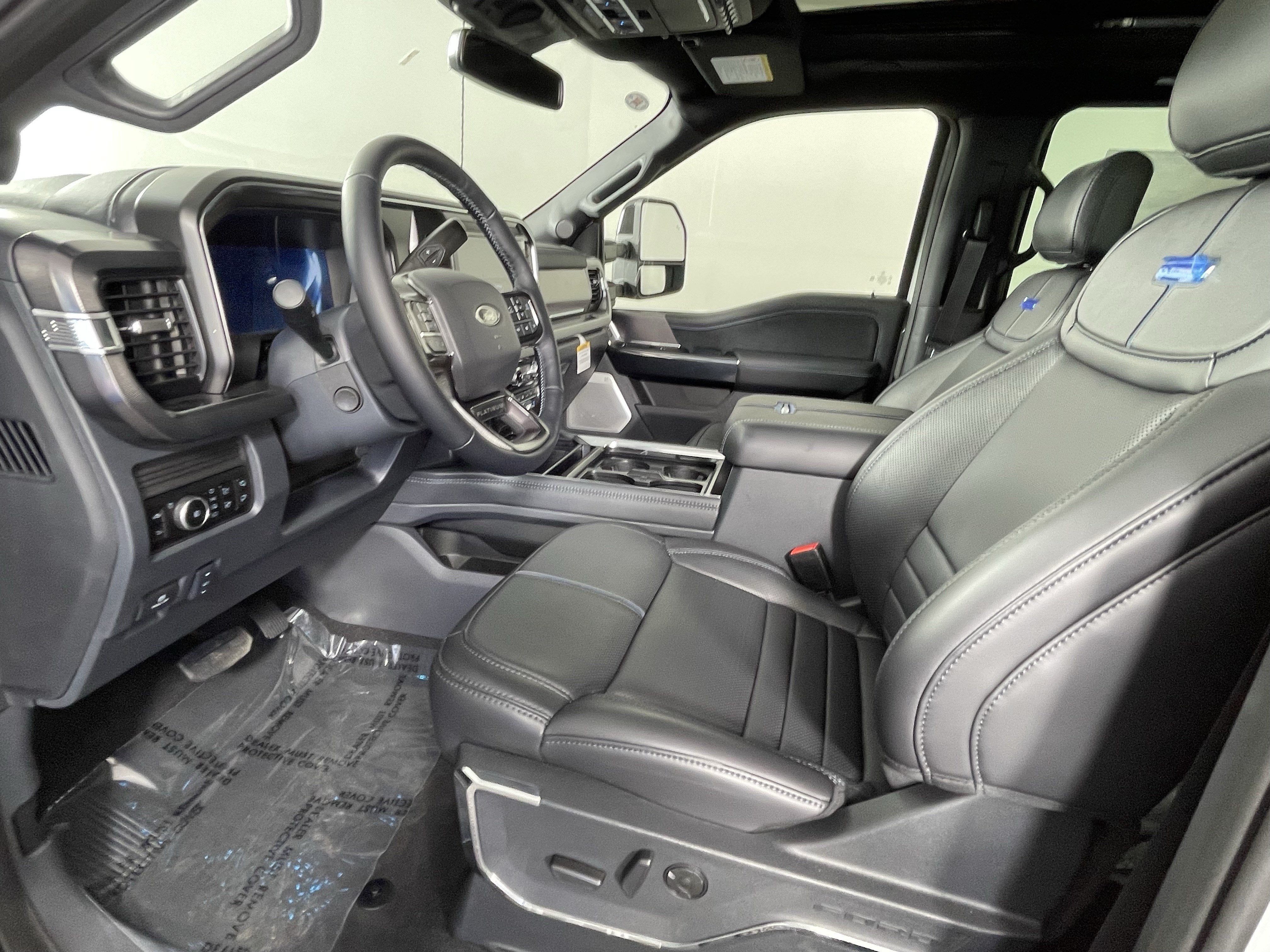 2026 Ford Super Duty F-350 DRW PLATINUM 4WD Crew Cab 8' Box