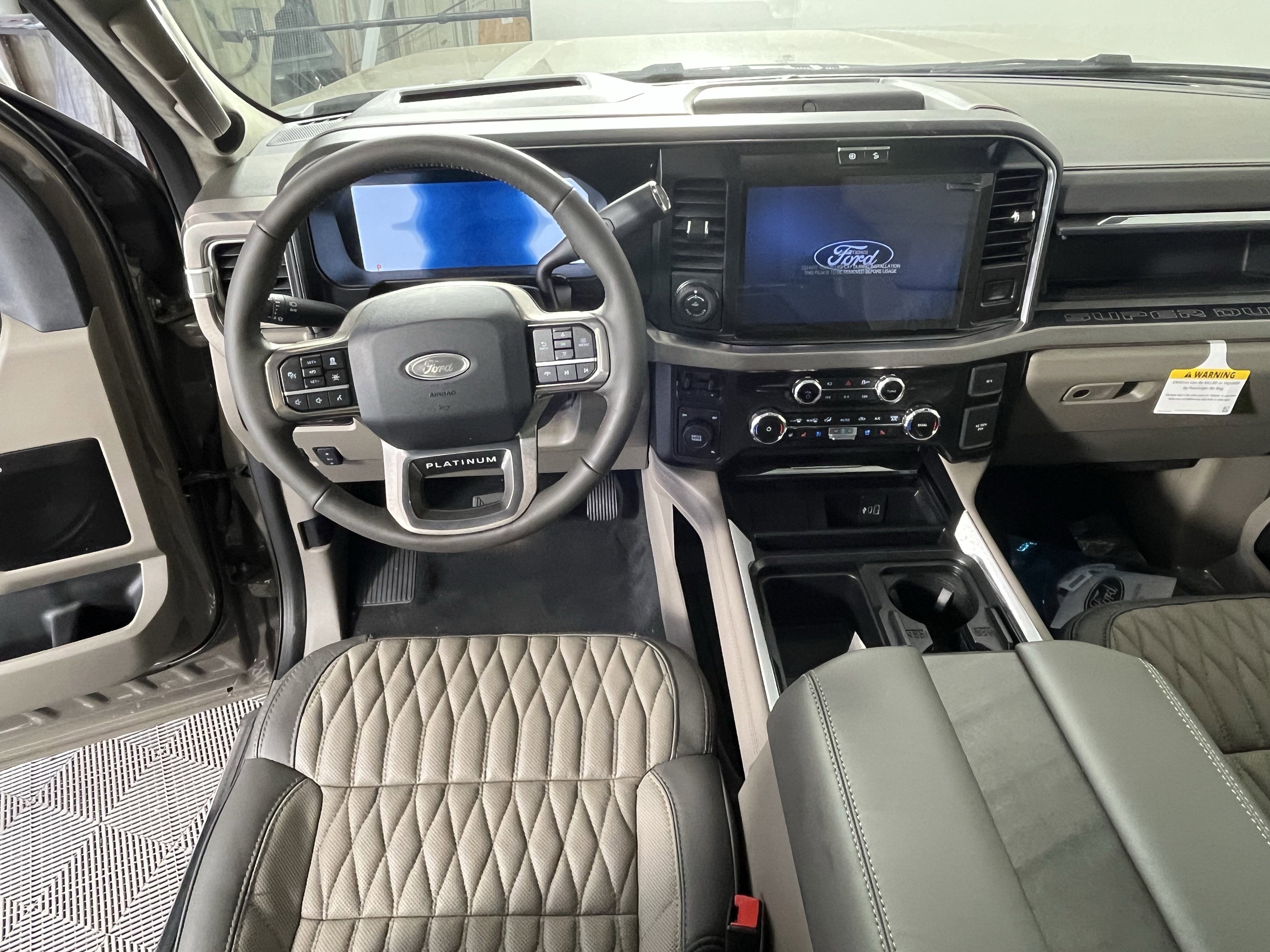 2026 Ford Super Duty F-350 DRW PLATINUM 4WD Crew Cab 8' Box