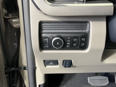 2026 Ford Super Duty F-350 DRW PLATINUM 4WD Crew Cab 8' Box