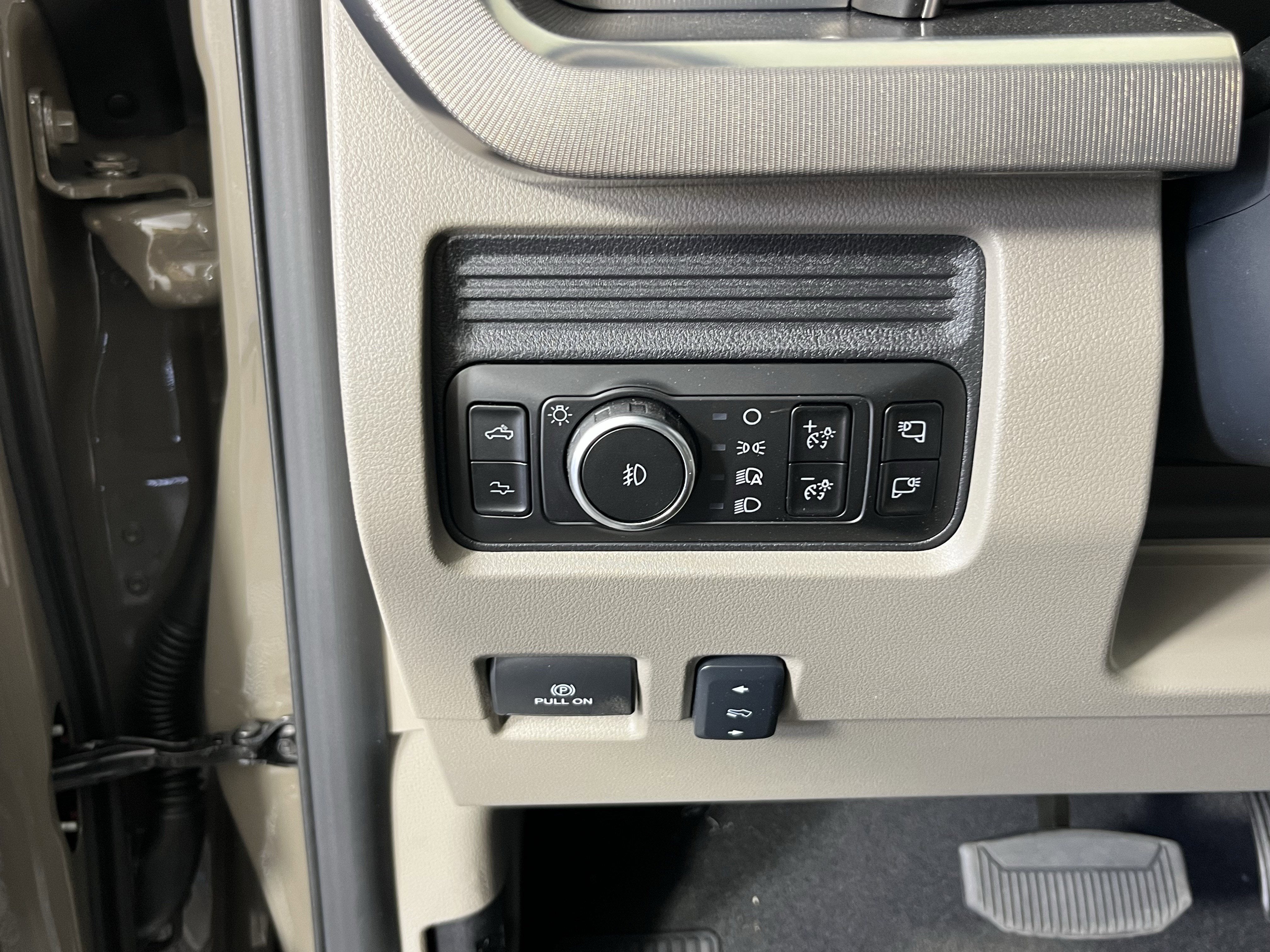 2026 Ford Super Duty F-350 DRW PLATINUM 4WD Crew Cab 8' Box