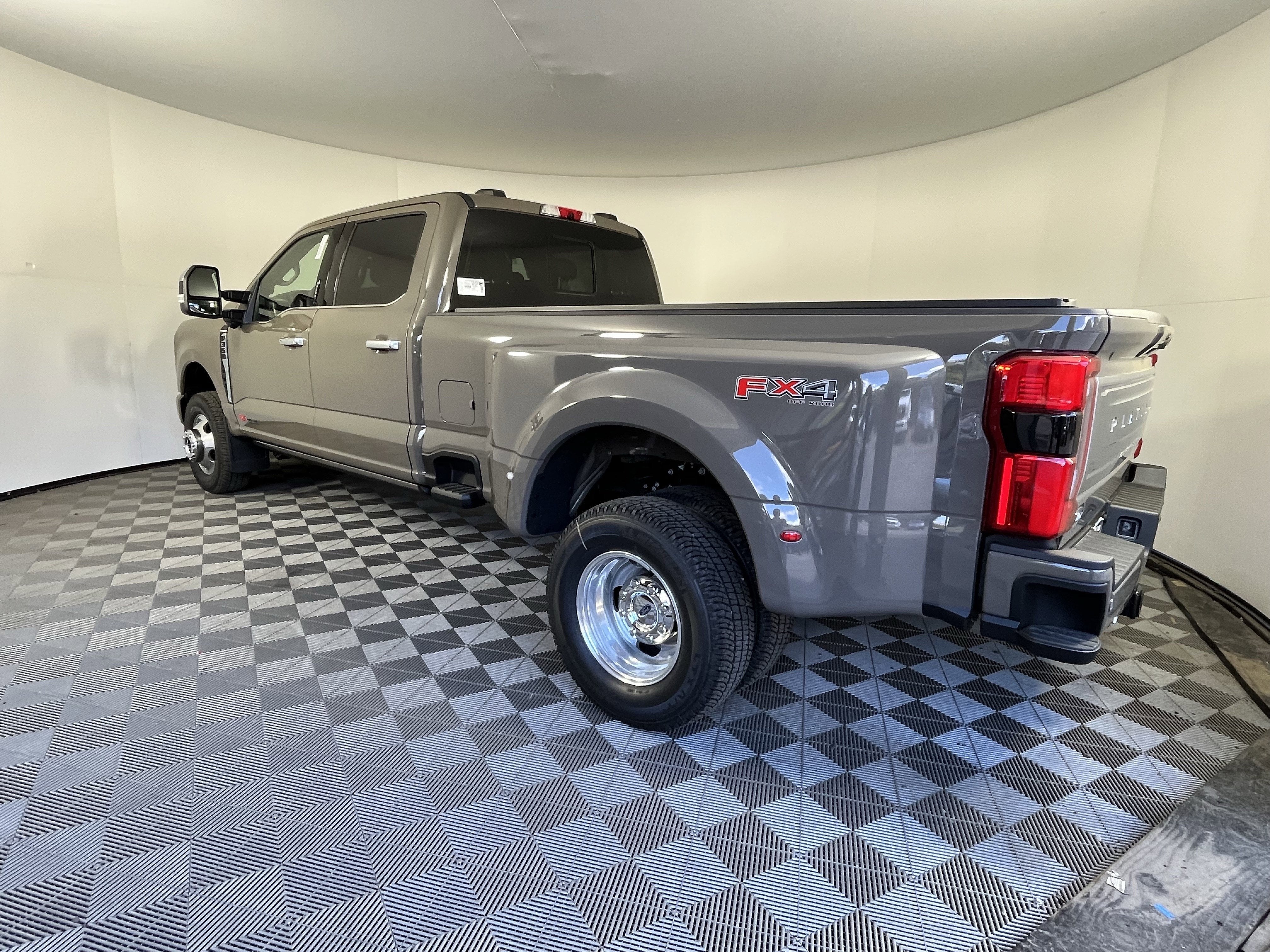 2026 Ford Super Duty F-350 DRW PLATINUM 4WD Crew Cab 8' Box