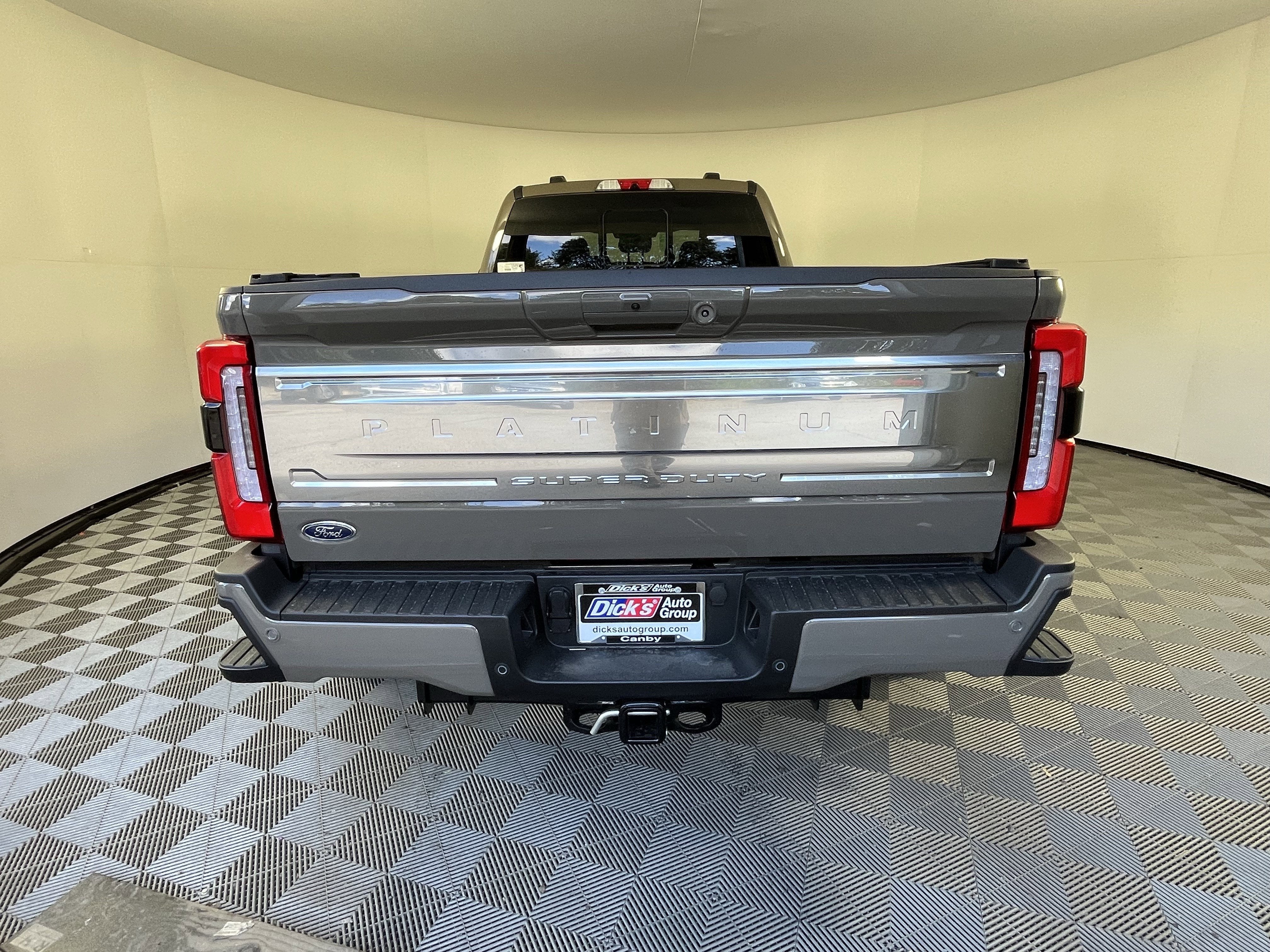 2026 Ford Super Duty F-350 DRW PLATINUM 4WD Crew Cab 8' Box